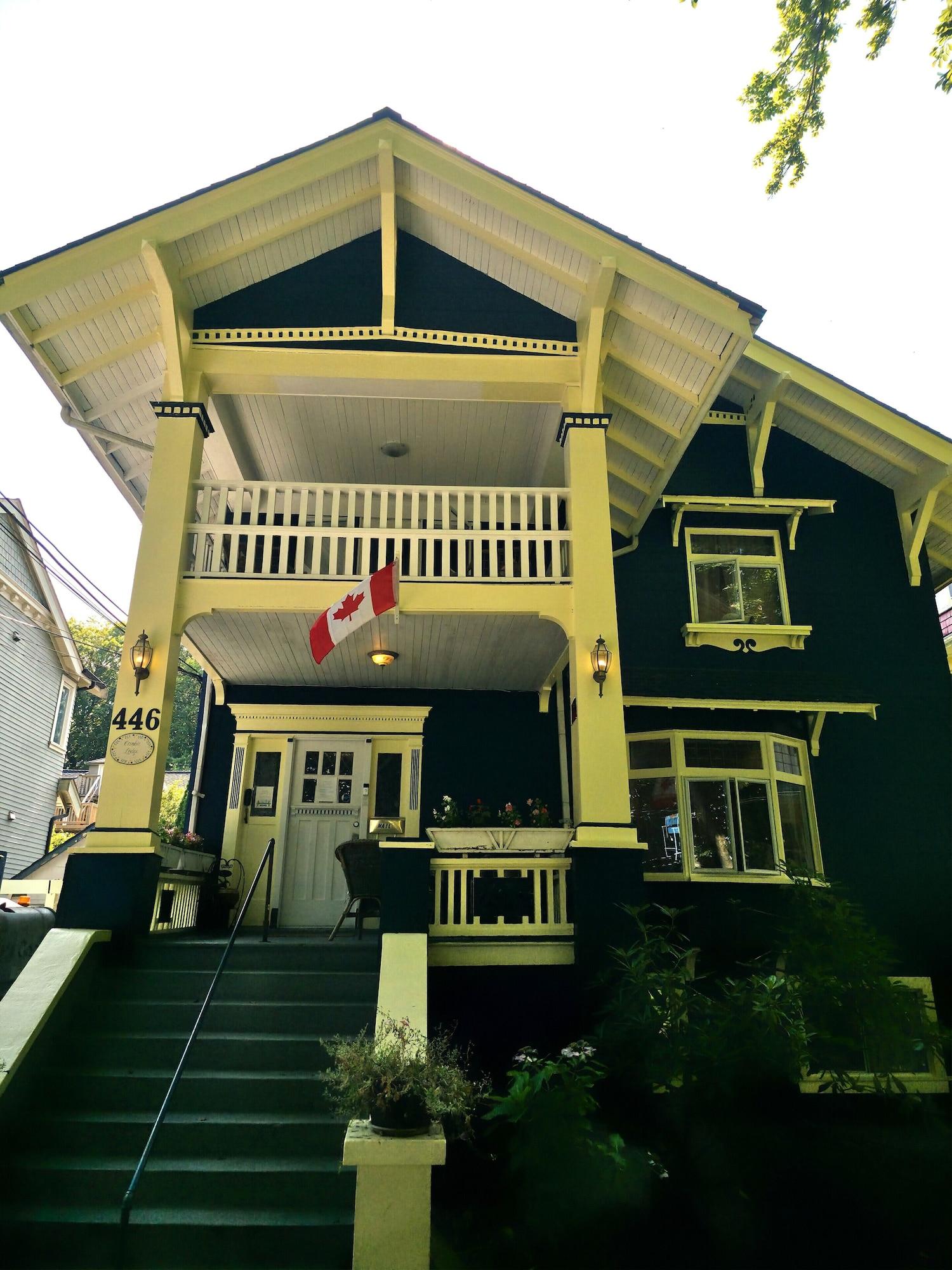 Varios Cambie Lodge B&B