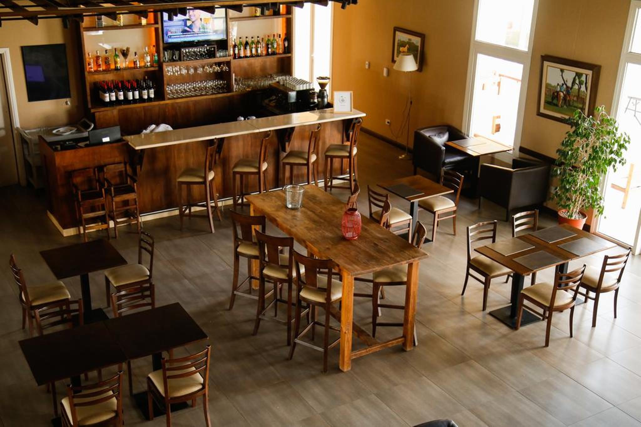 Bar/Salón Hotel Howard Johnson Trenque Lauquen