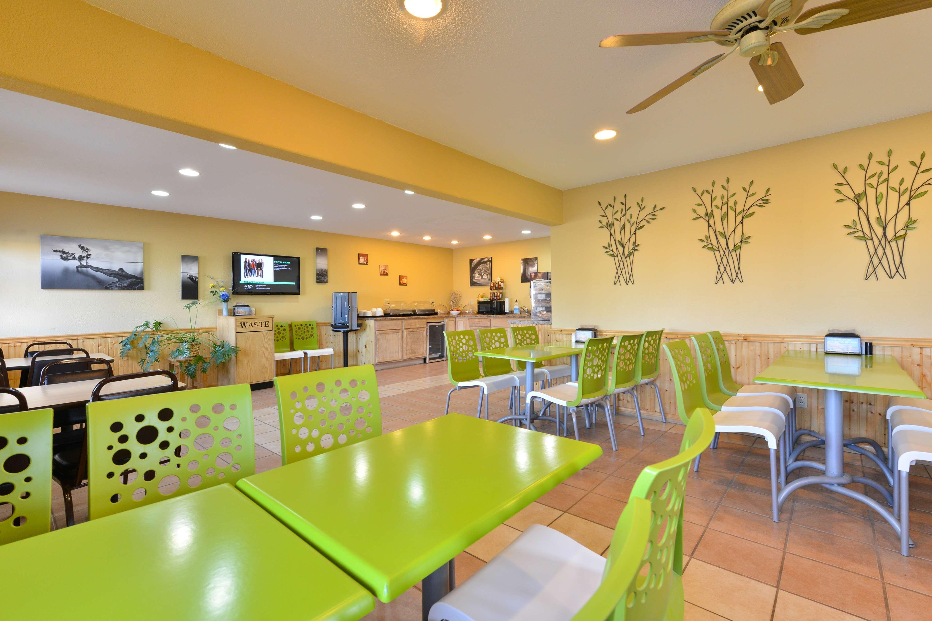 Restaurant Americas Best Value Inn Wall
