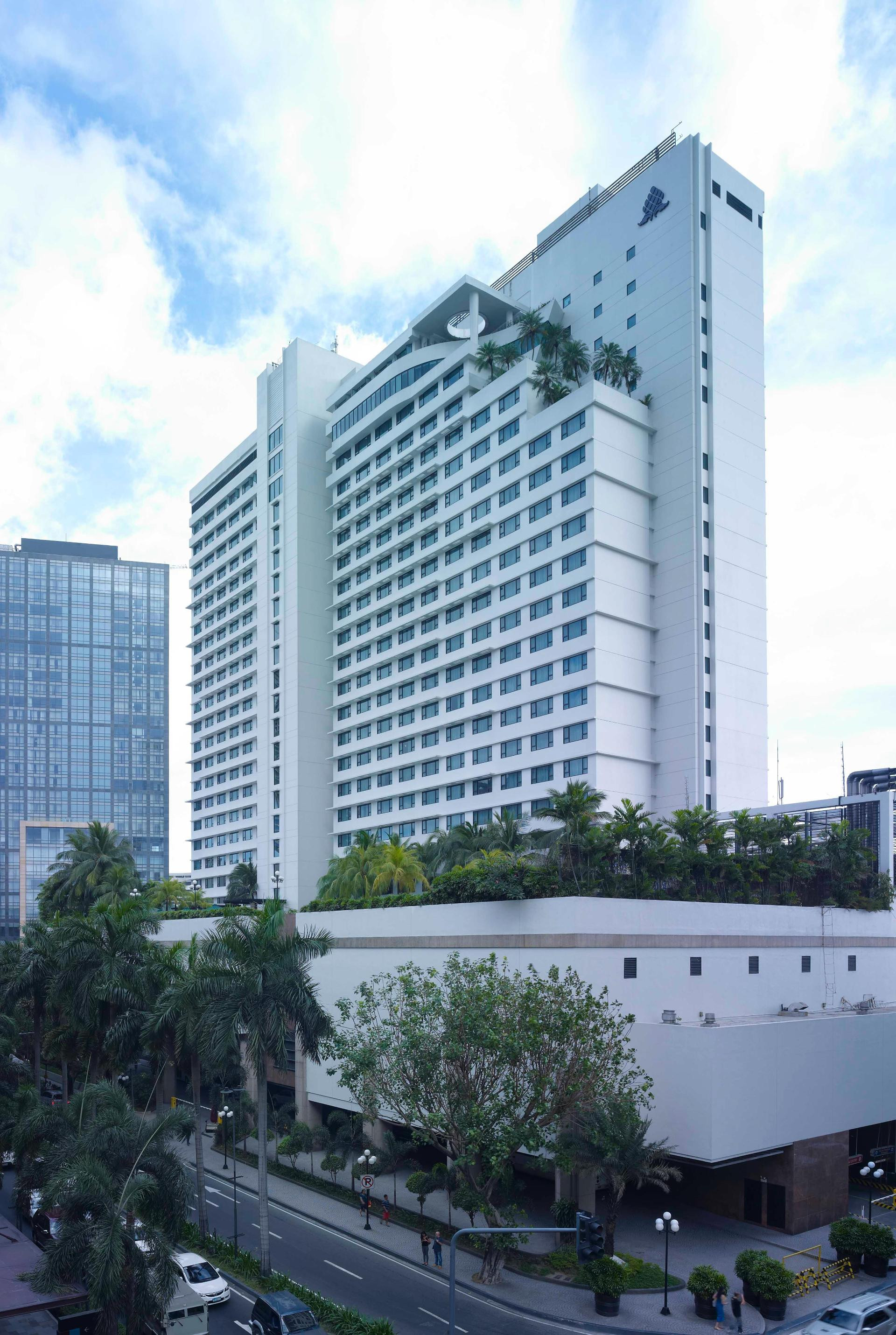 Vista Exterior New World Makati Hotel