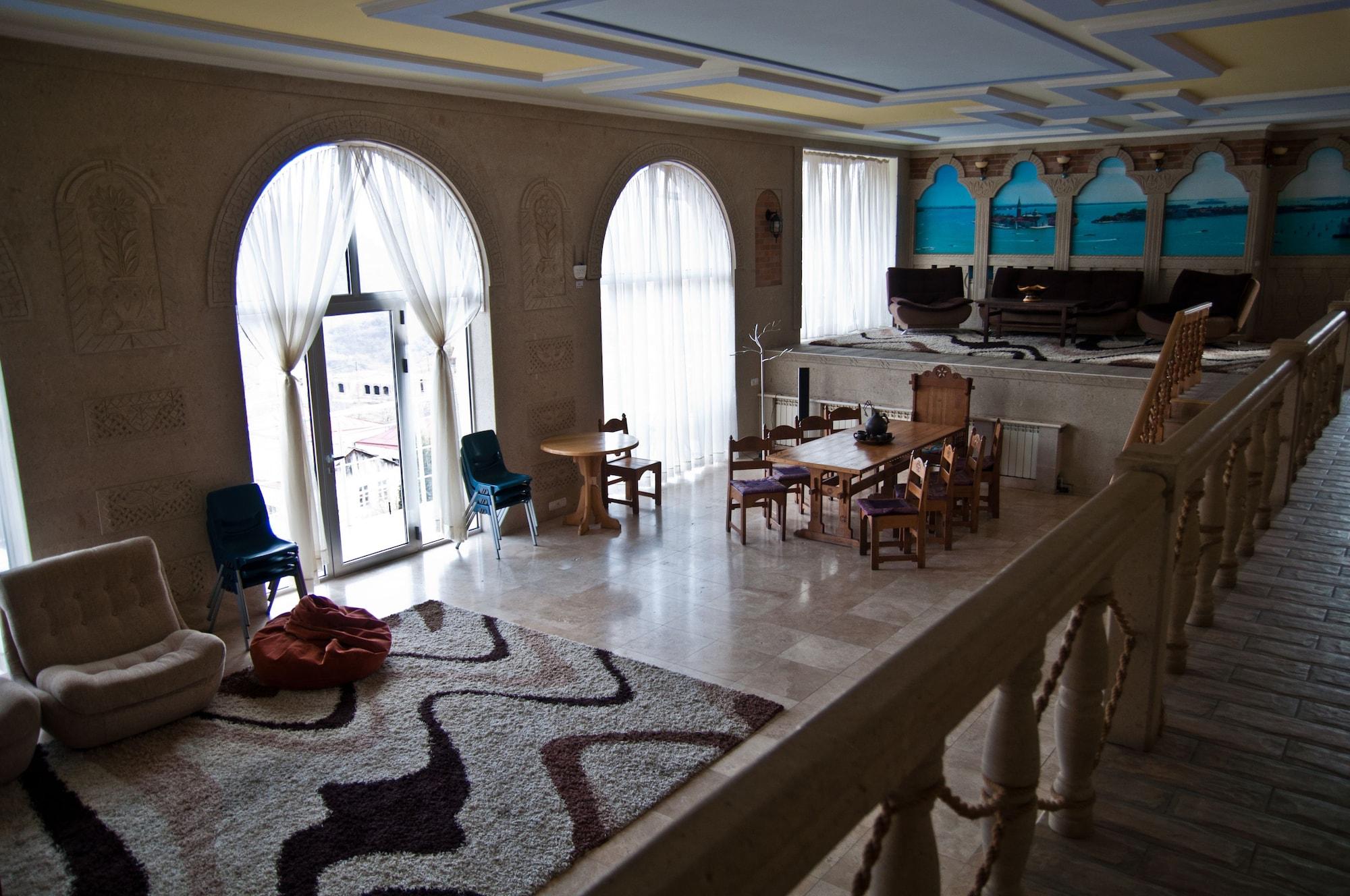 Vista Lobby Casanova Inn