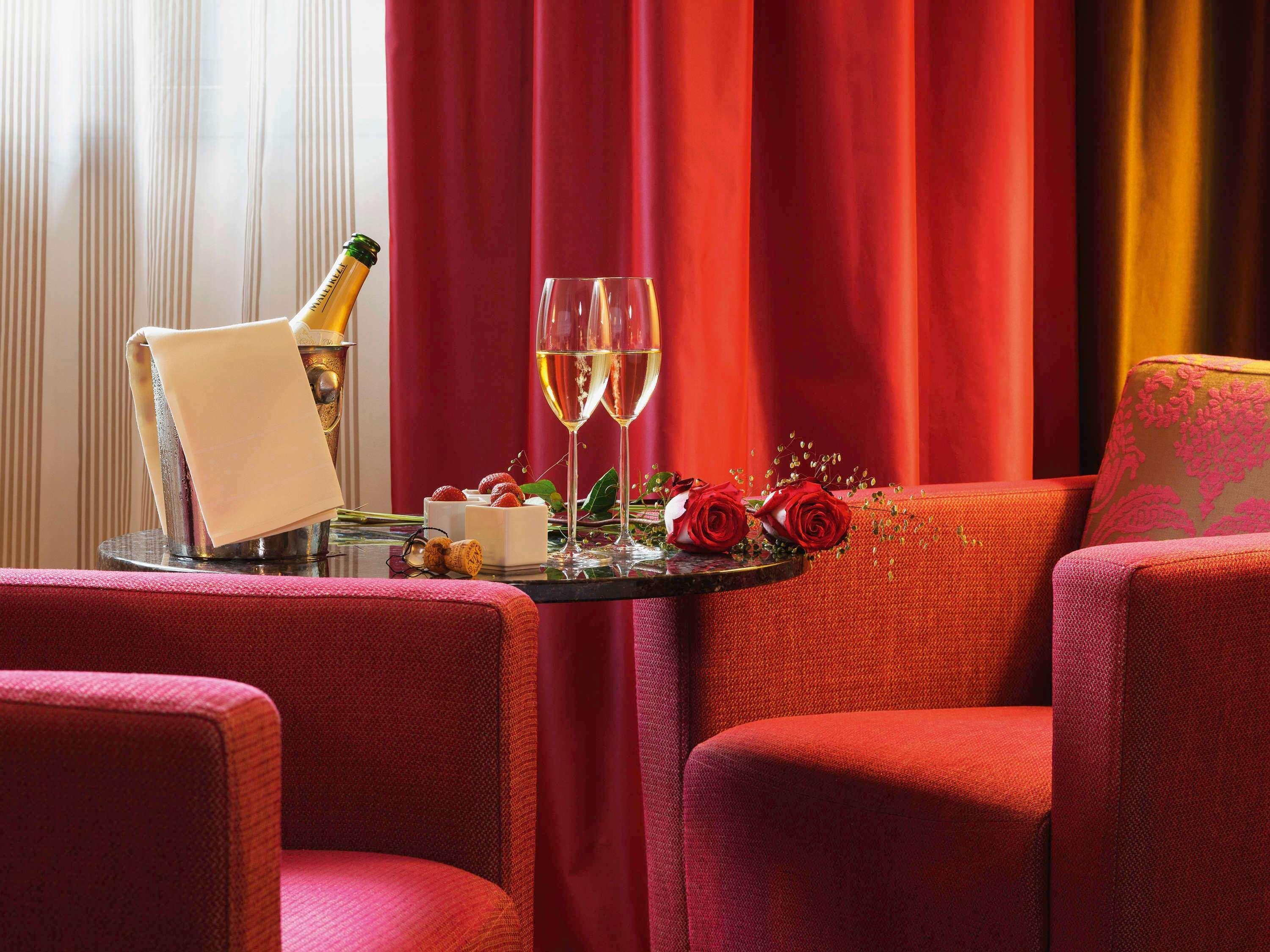 Bar/Salón Mövenpick Hotel München Airport