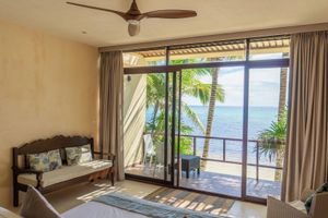 Renta Vacacional - Ocean Front Villa @ Private Beach in Tulum. Pristine sandy beach!