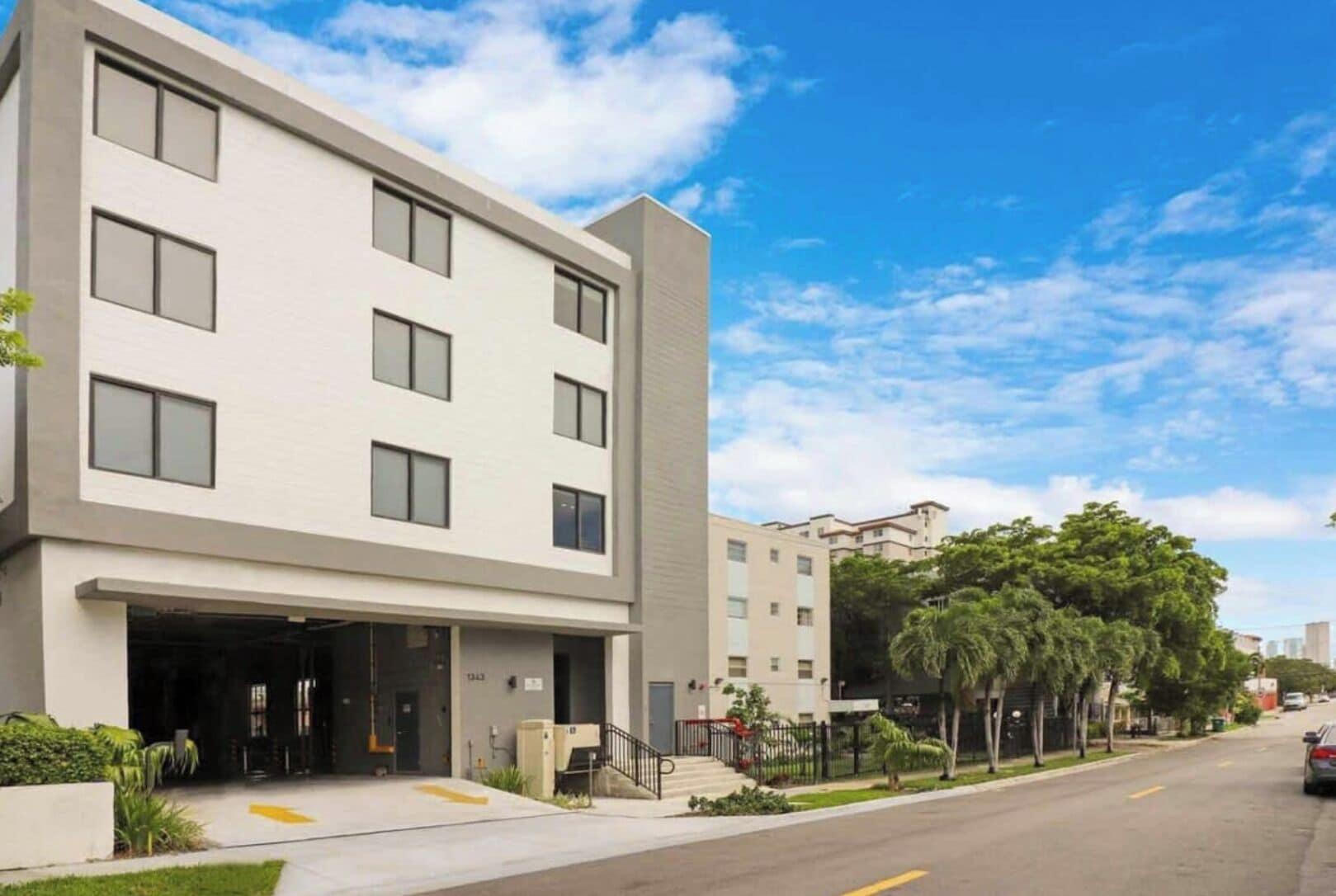 Vista Exterior Metro Park Hotel