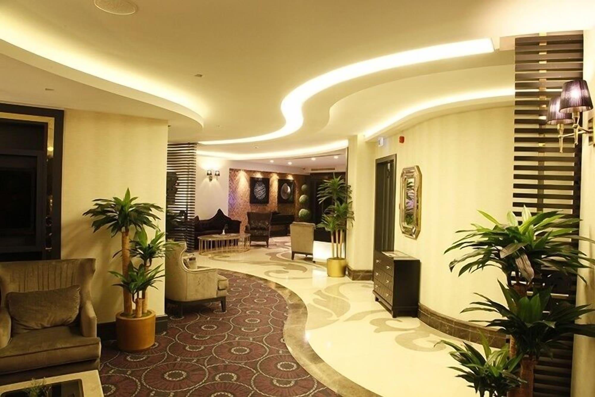 Vista Lobby Mirilayon Hotel