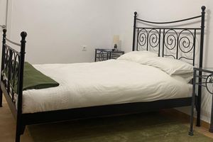 Alquiler Vacacional - Village comforts, countryside feel - Villa with 2 terraces, bar, pool and garden