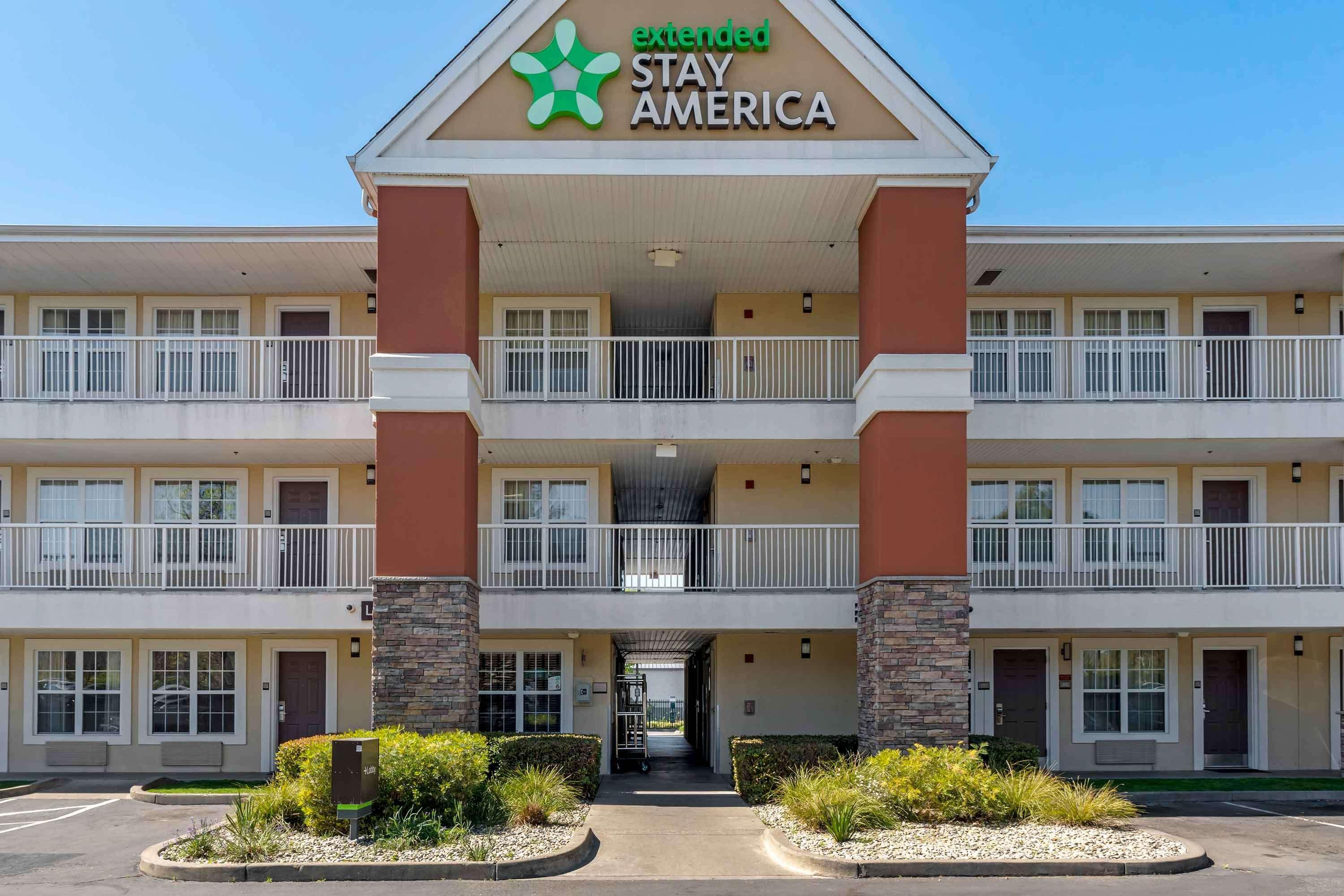 Vista Exterior Extended Stay America Suites Santa Rosa South