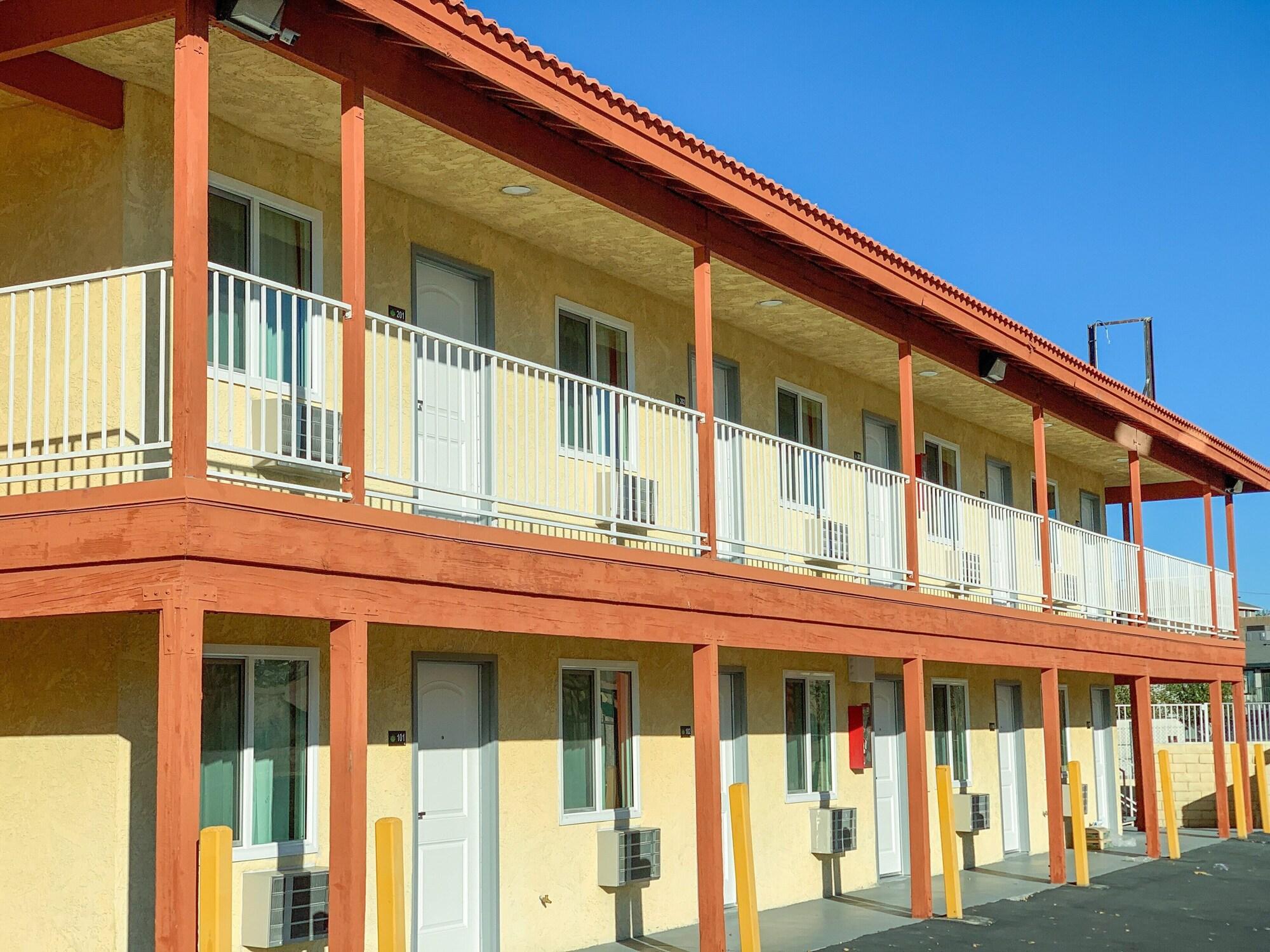 Vista Exterior Mojave Inn