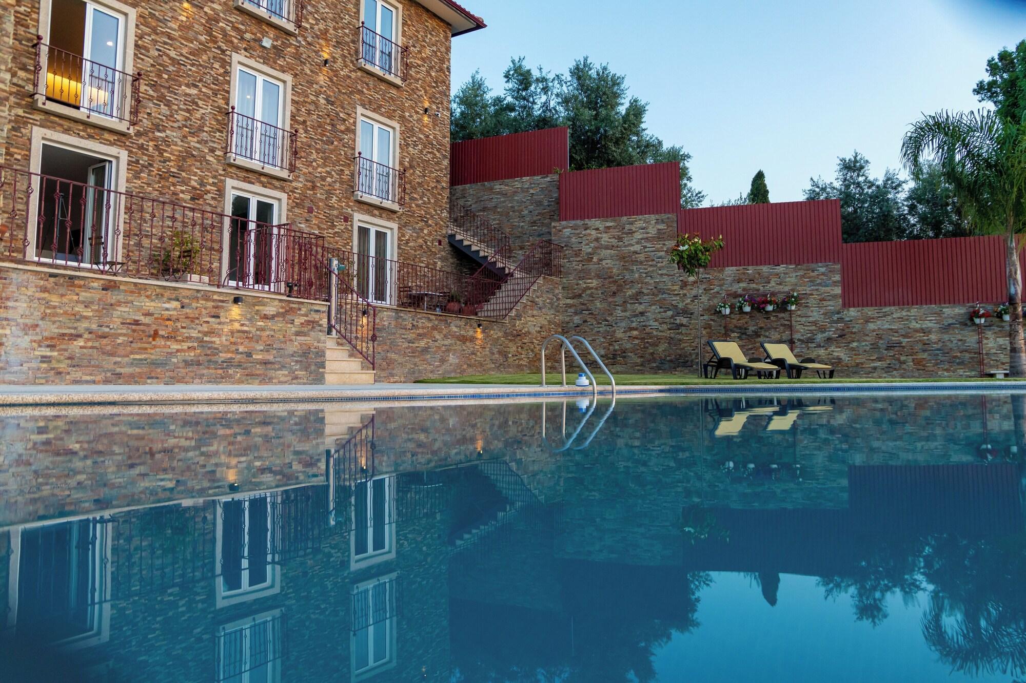 Vista Exterior Golden Mirror