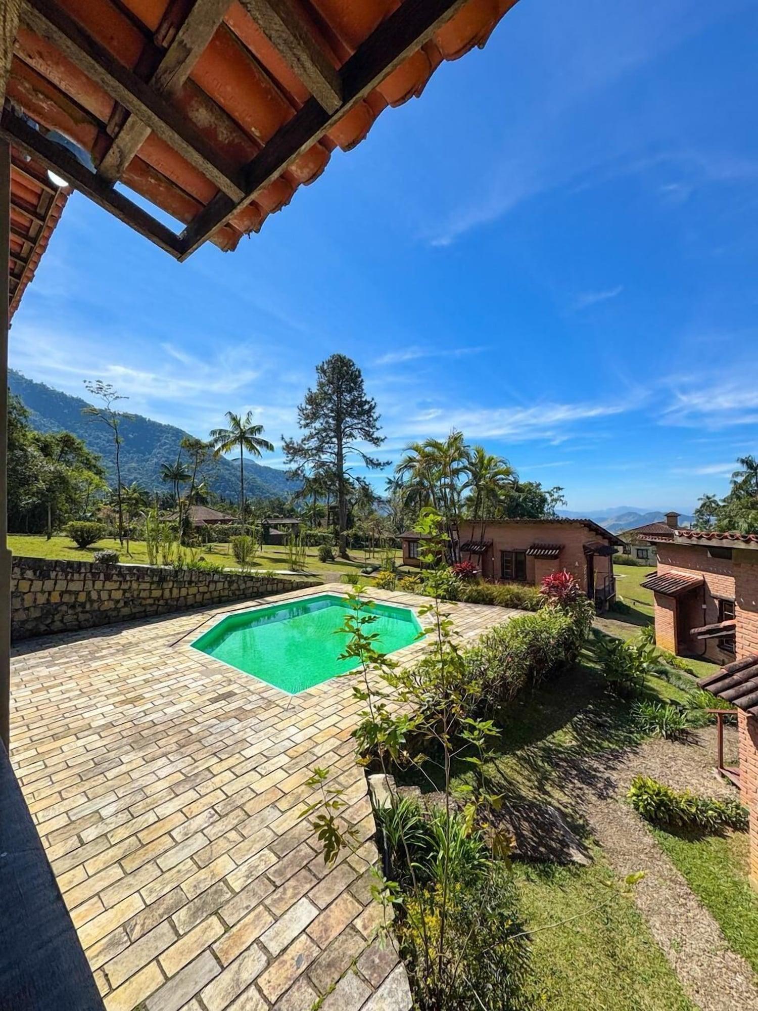 Vista Piscina Pousada Alto Pirapitinga