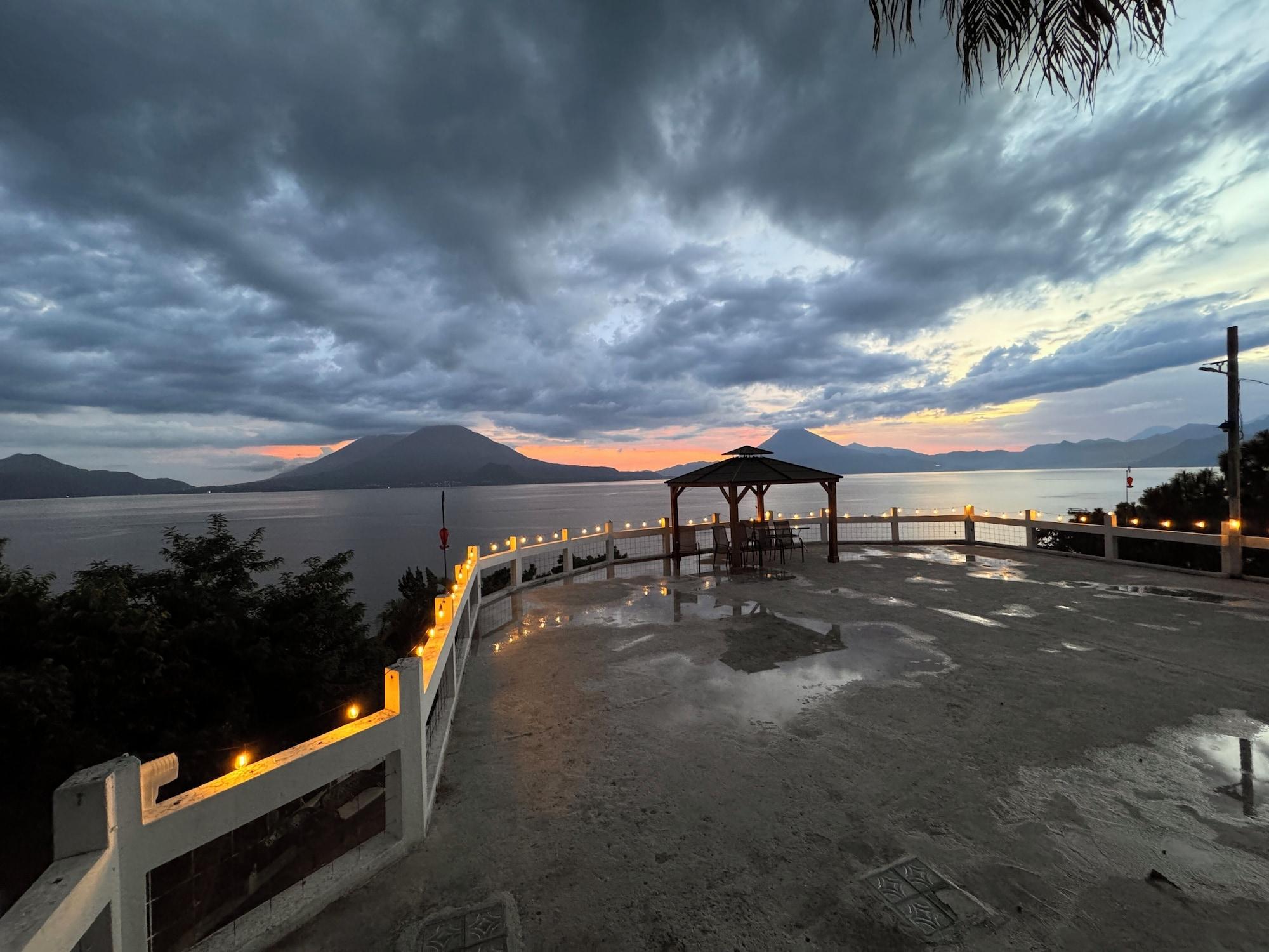 Varios Hotel Hanna Suites