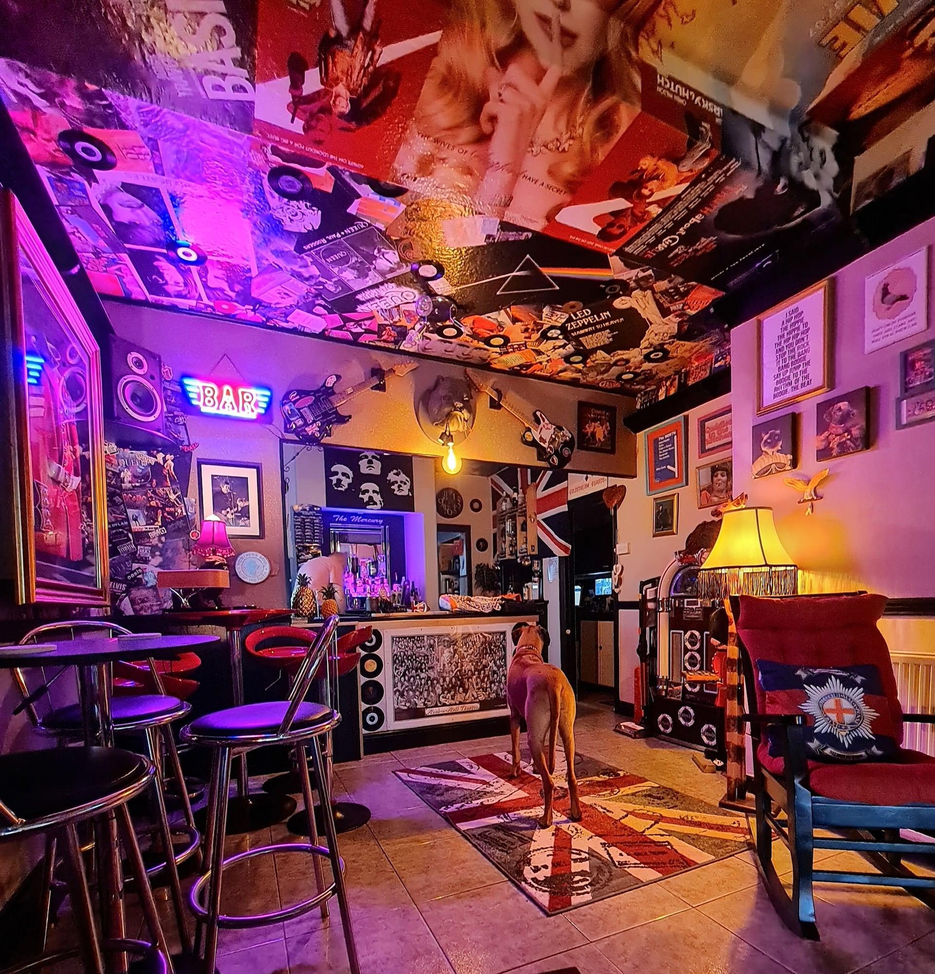 Bar/Salón The Mercury