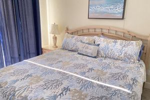 Alquiler Vacacional - Newly Remodeled! Upgrades throughout.Ocean View in Oceanfront Building. Pets OK!