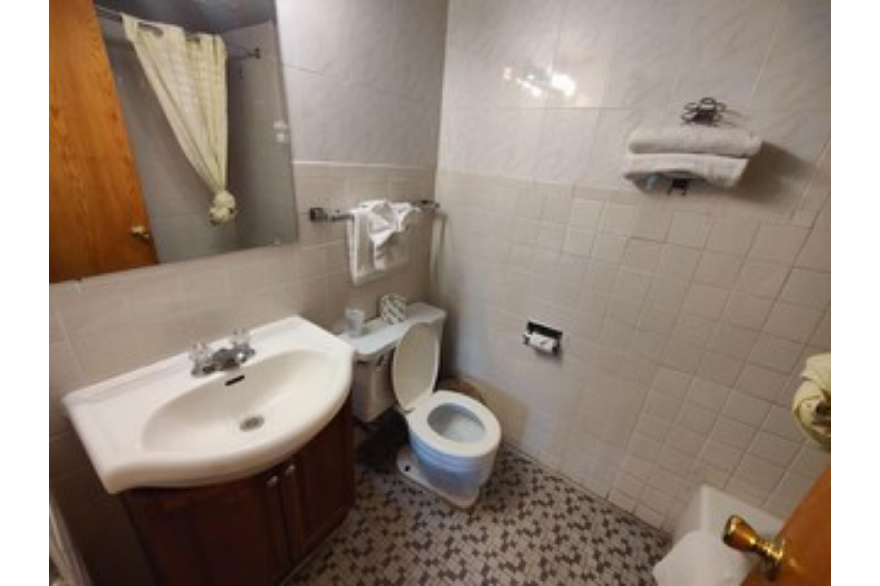 Banheiro Motel Edgebrook Chicago North Shore by OYO