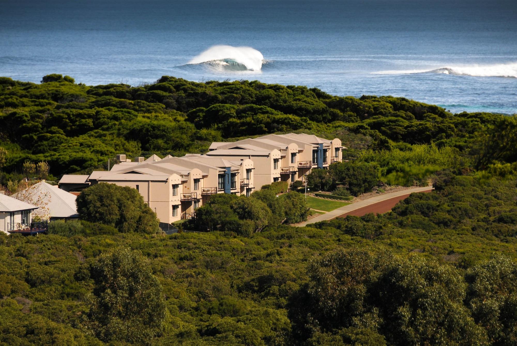 Vista Exterior Margarets Beach Resort