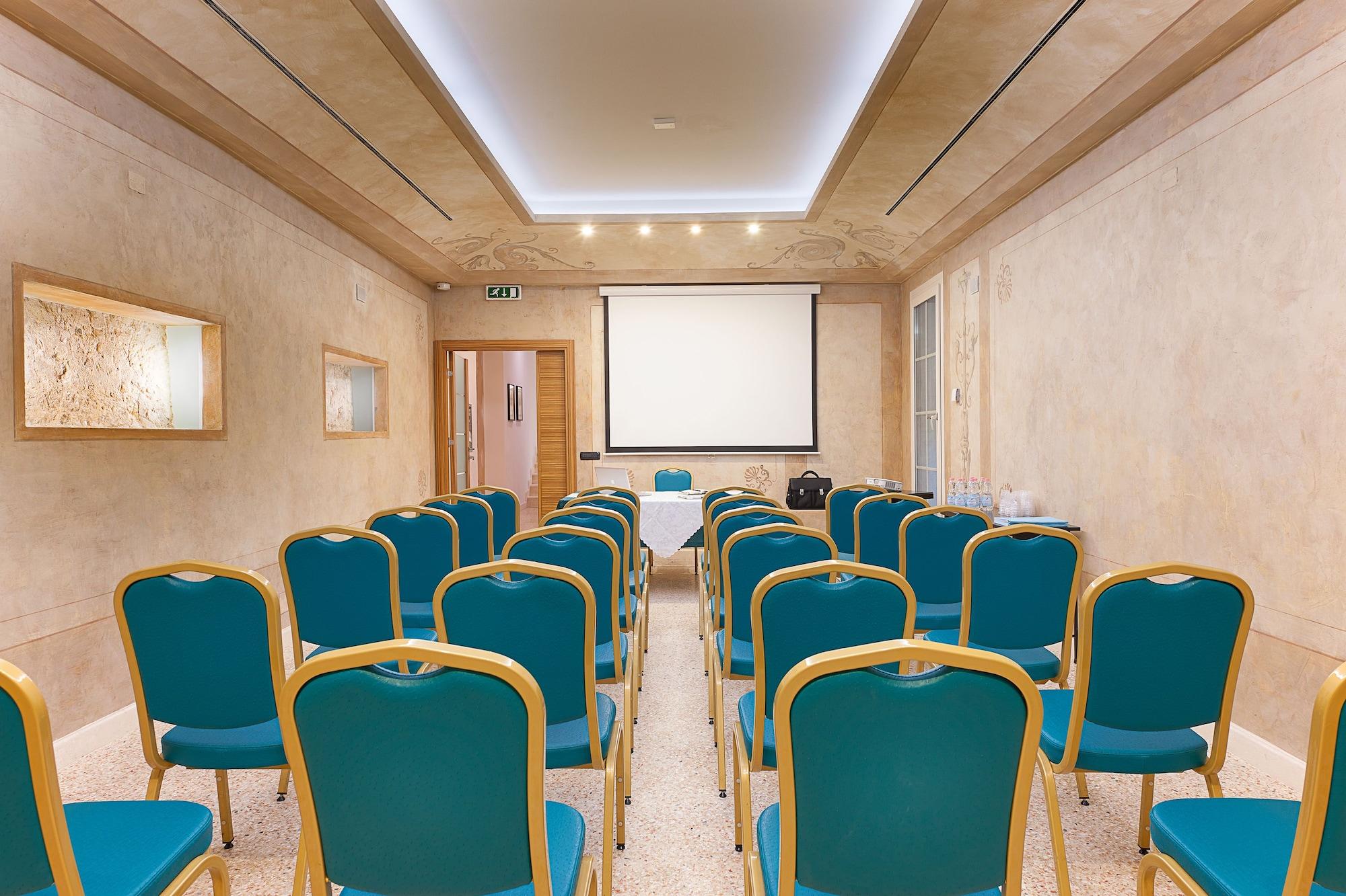 Sala de Reuniones Gallery Room