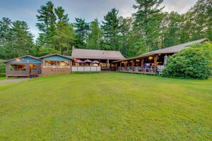 Alquiler Vacacional - Handcrafted Log Cabin in Candor: Group Getaway!