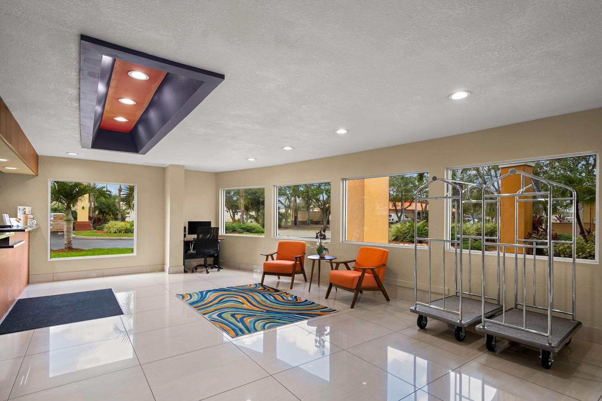 Vista Lobby Quality Inn - Near Serenoa Golf Club