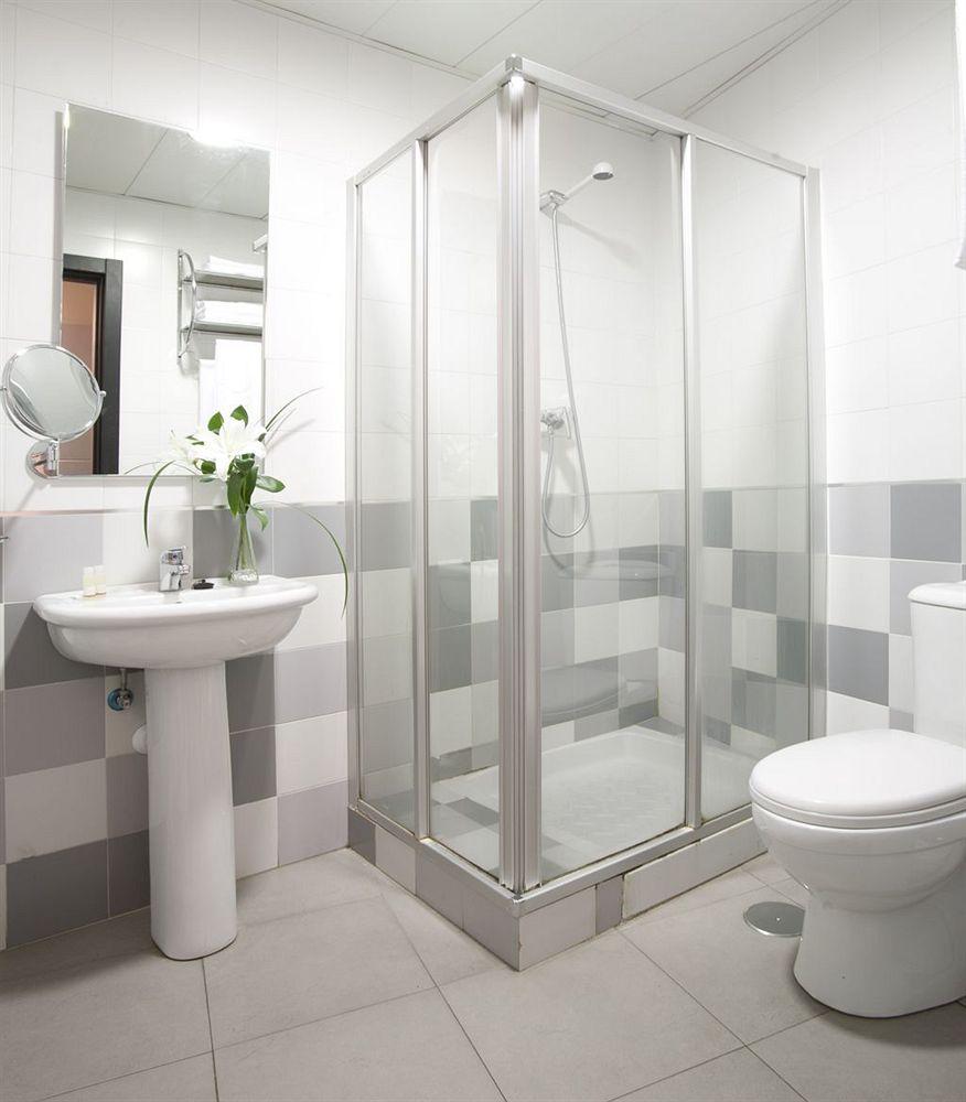 Equipamiento de Habitación Hotel Aptos Alejandra Home