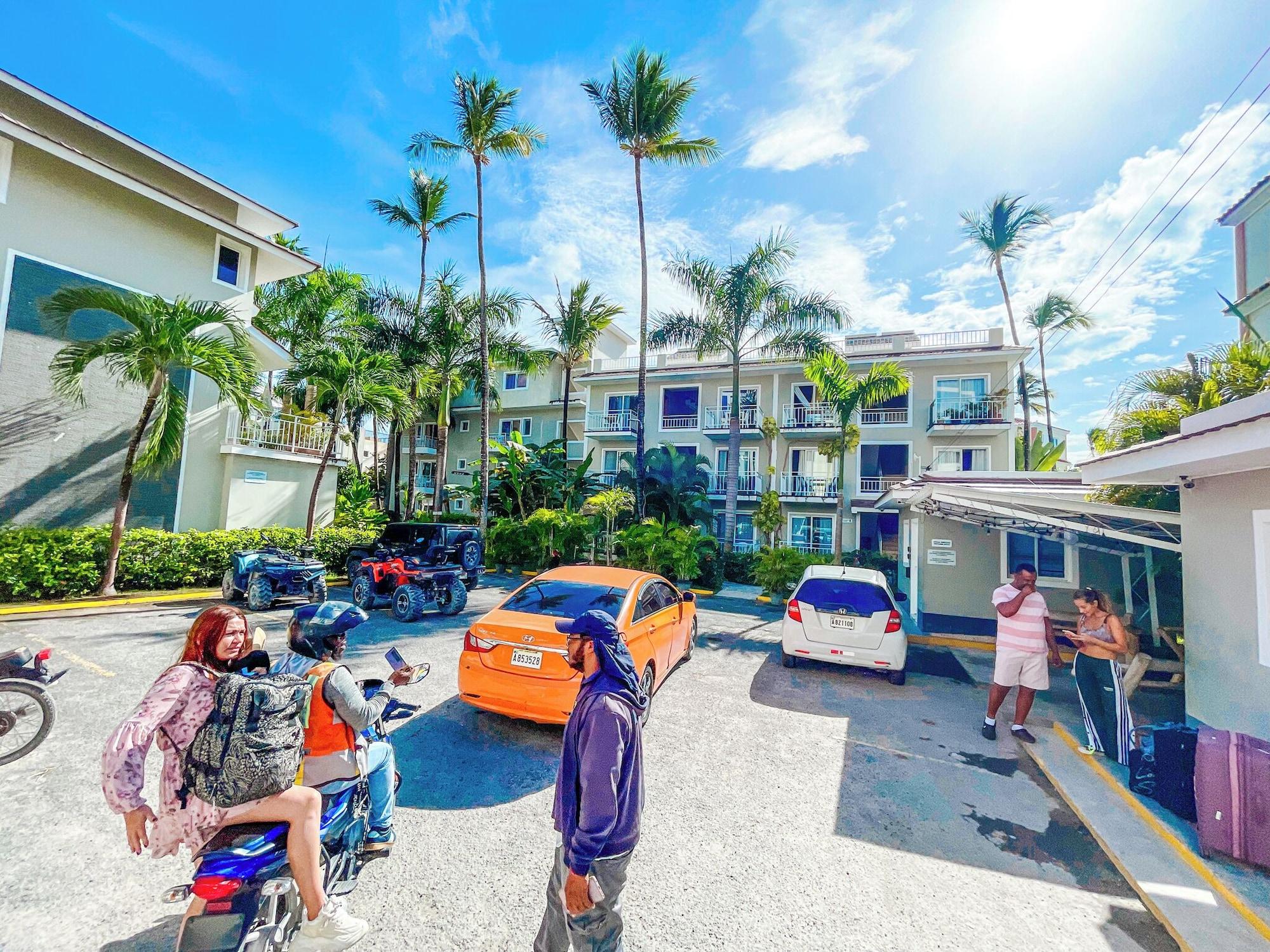 Vista Lobby DELUXE STUDIOS HOTEL POOL AND BEACH