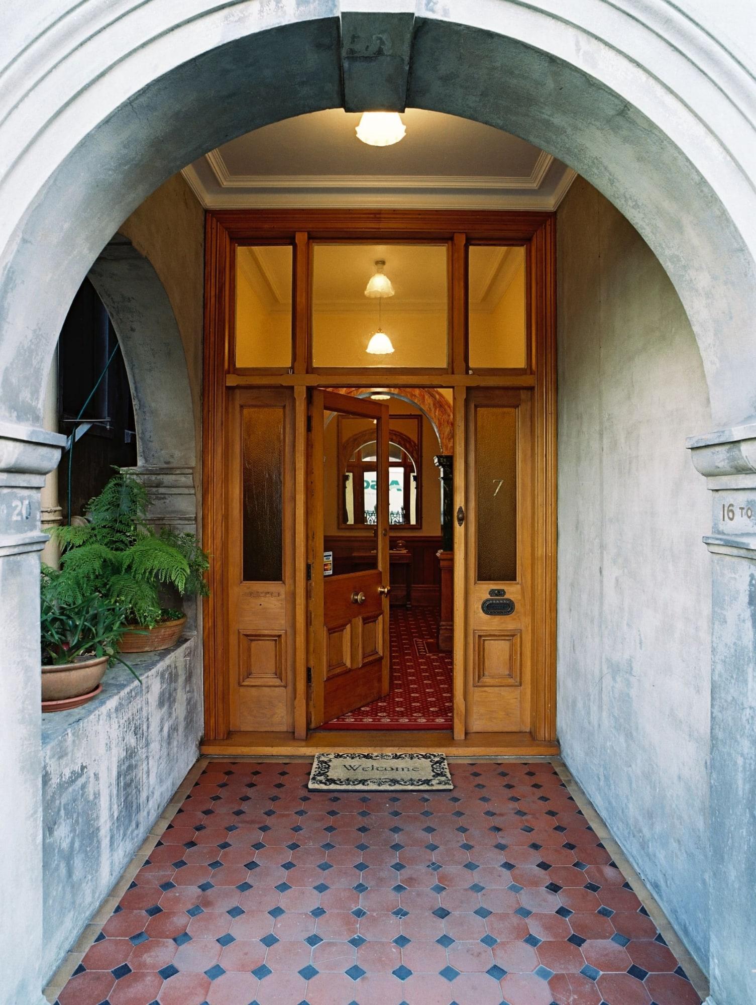 Vista Exterior Braemar on Parliament Street