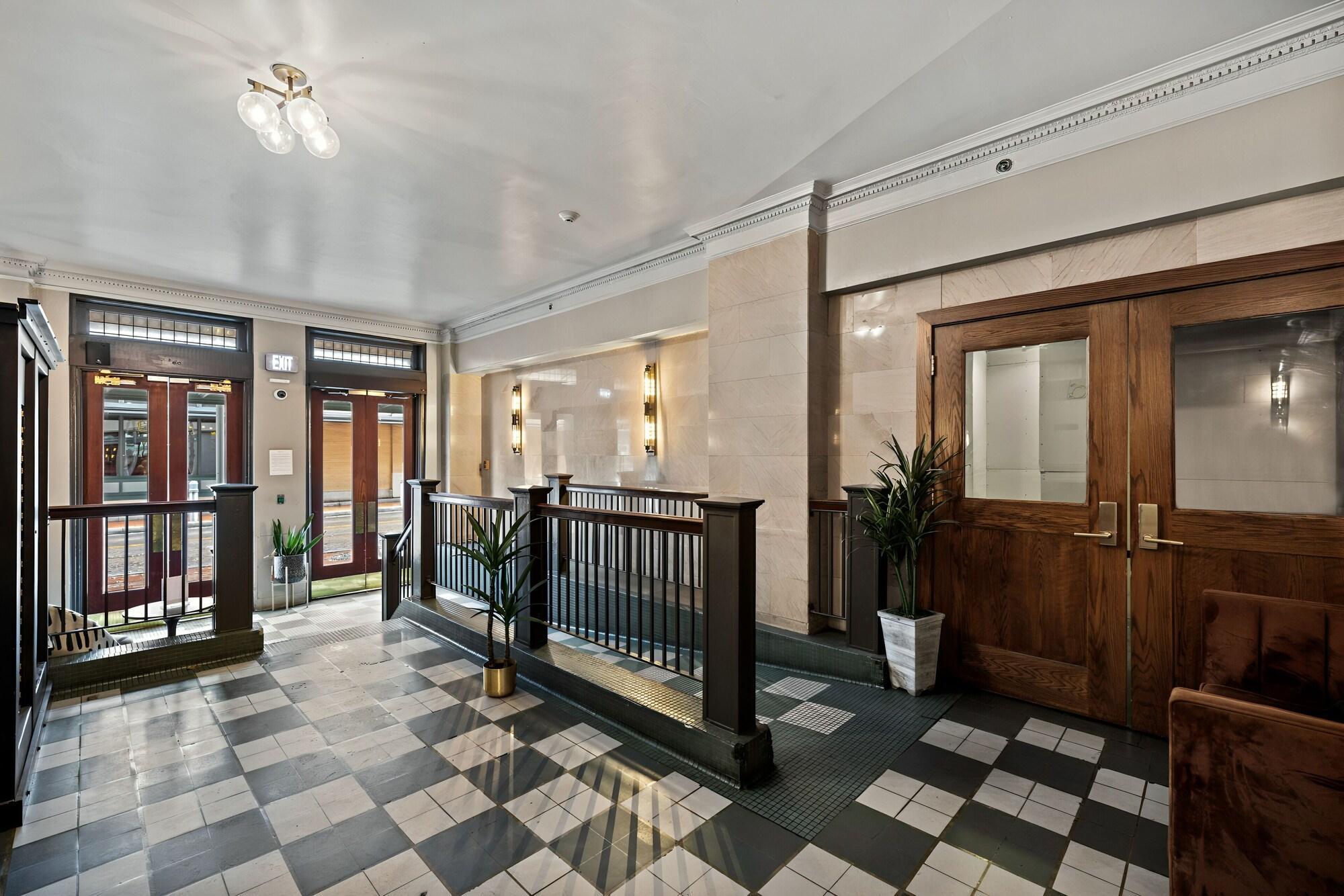 Vista Lobby The Maverick Powered By Placemakr