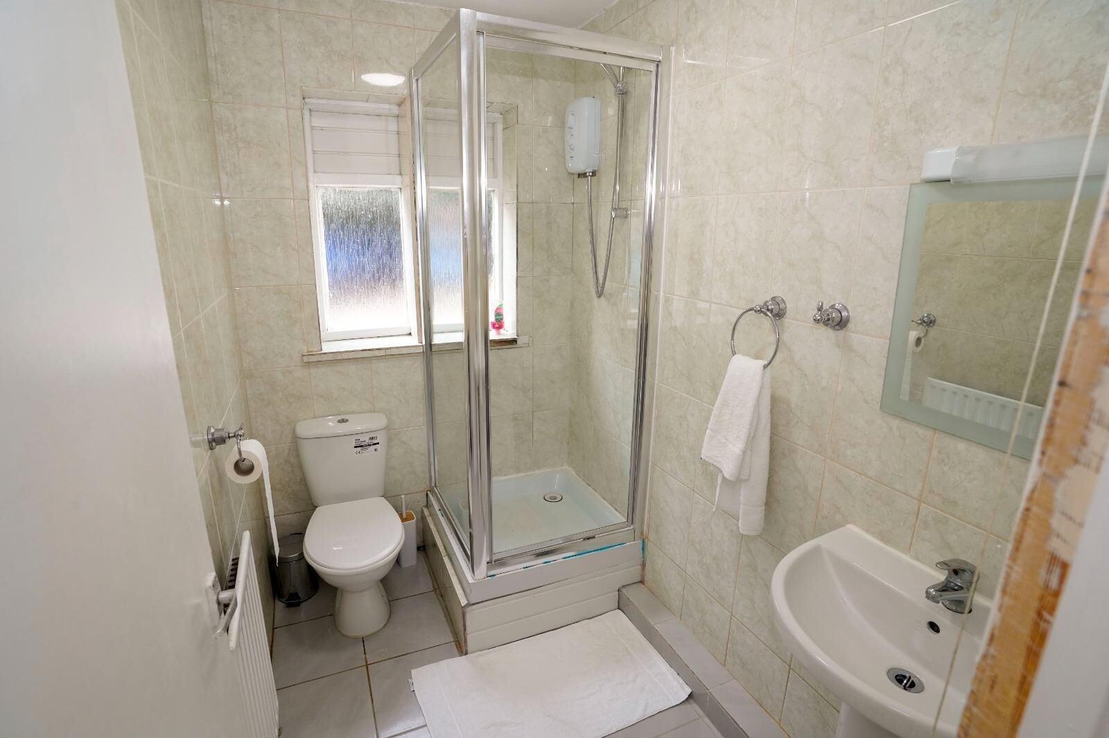 Equipamiento de Habitación Gatwick Birchwood Lodge