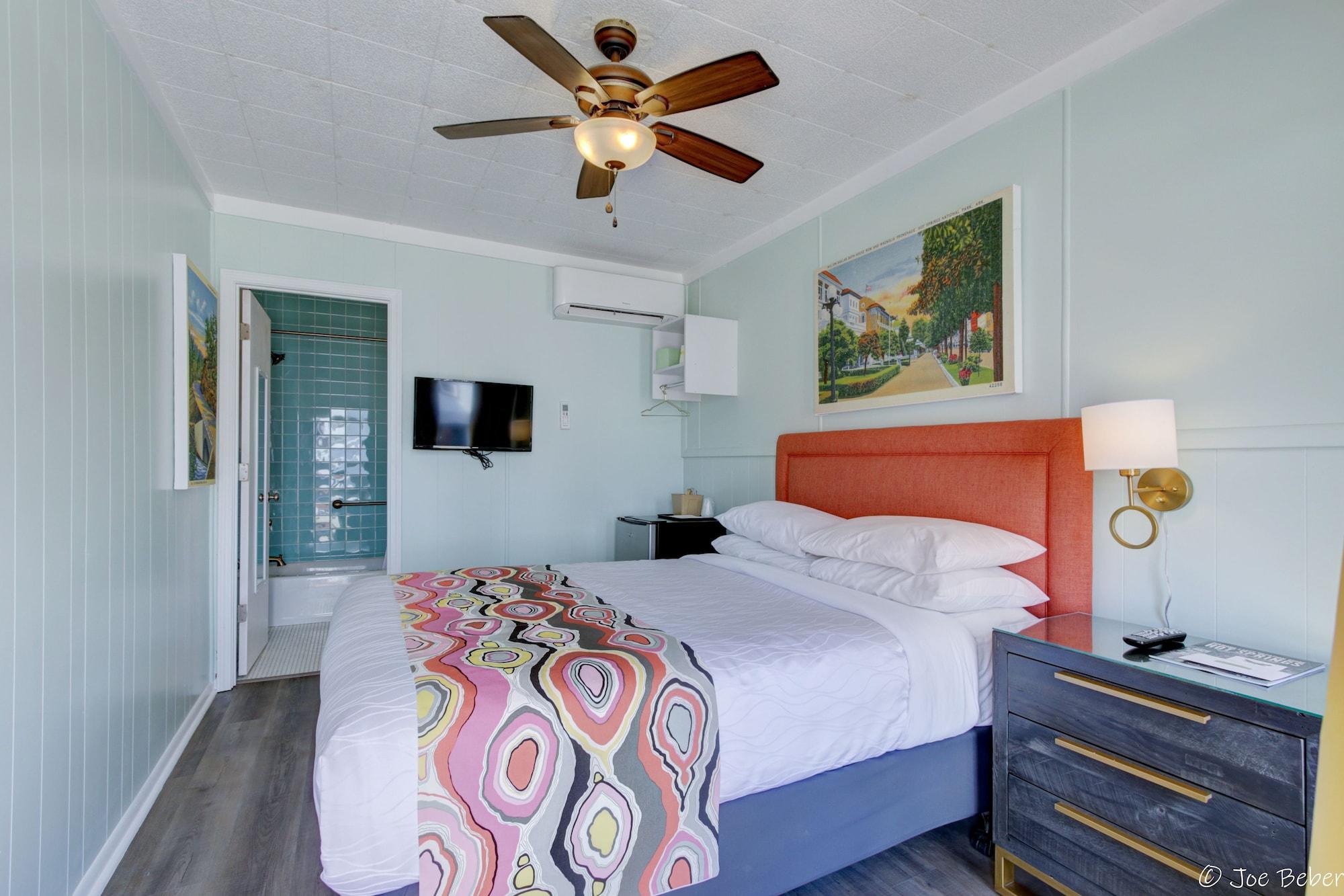Varios Gold-Inn Hot Springs