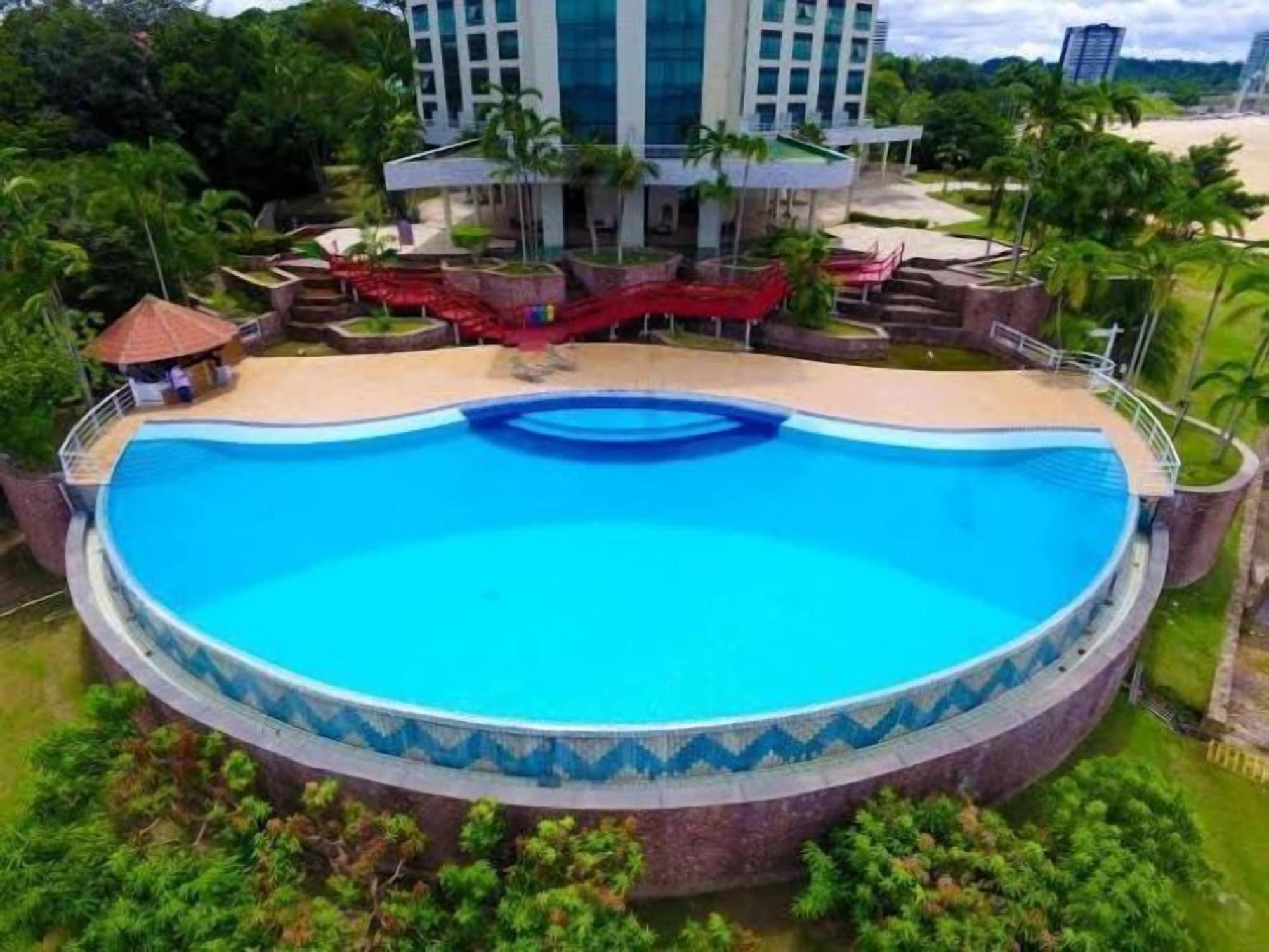 Vista Piscina Flat em Tropical Executive Hotel