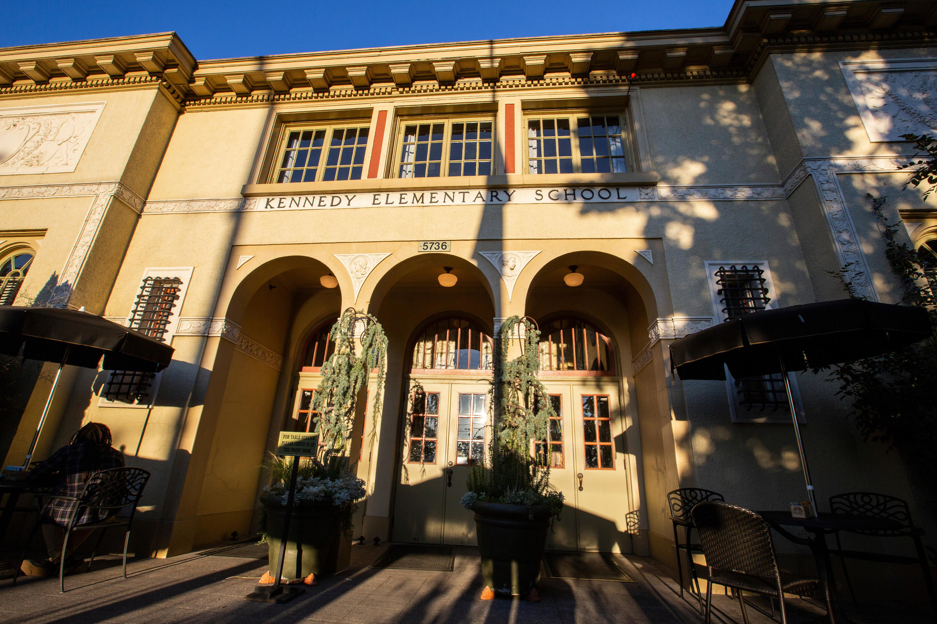 Vista Exterior McMenamins Kennedy School