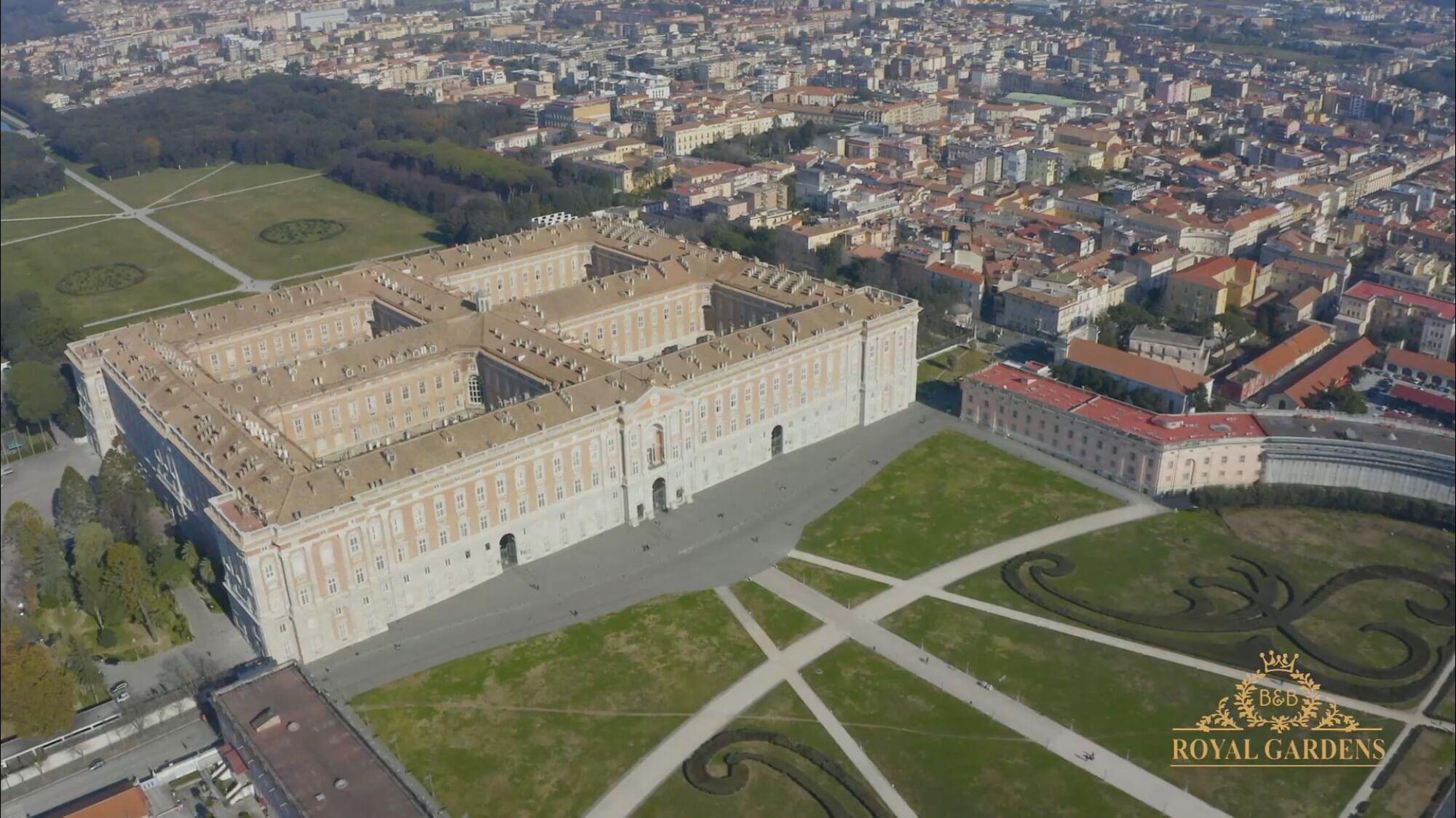Vista Exterior Royal Gardens B&B Caserta