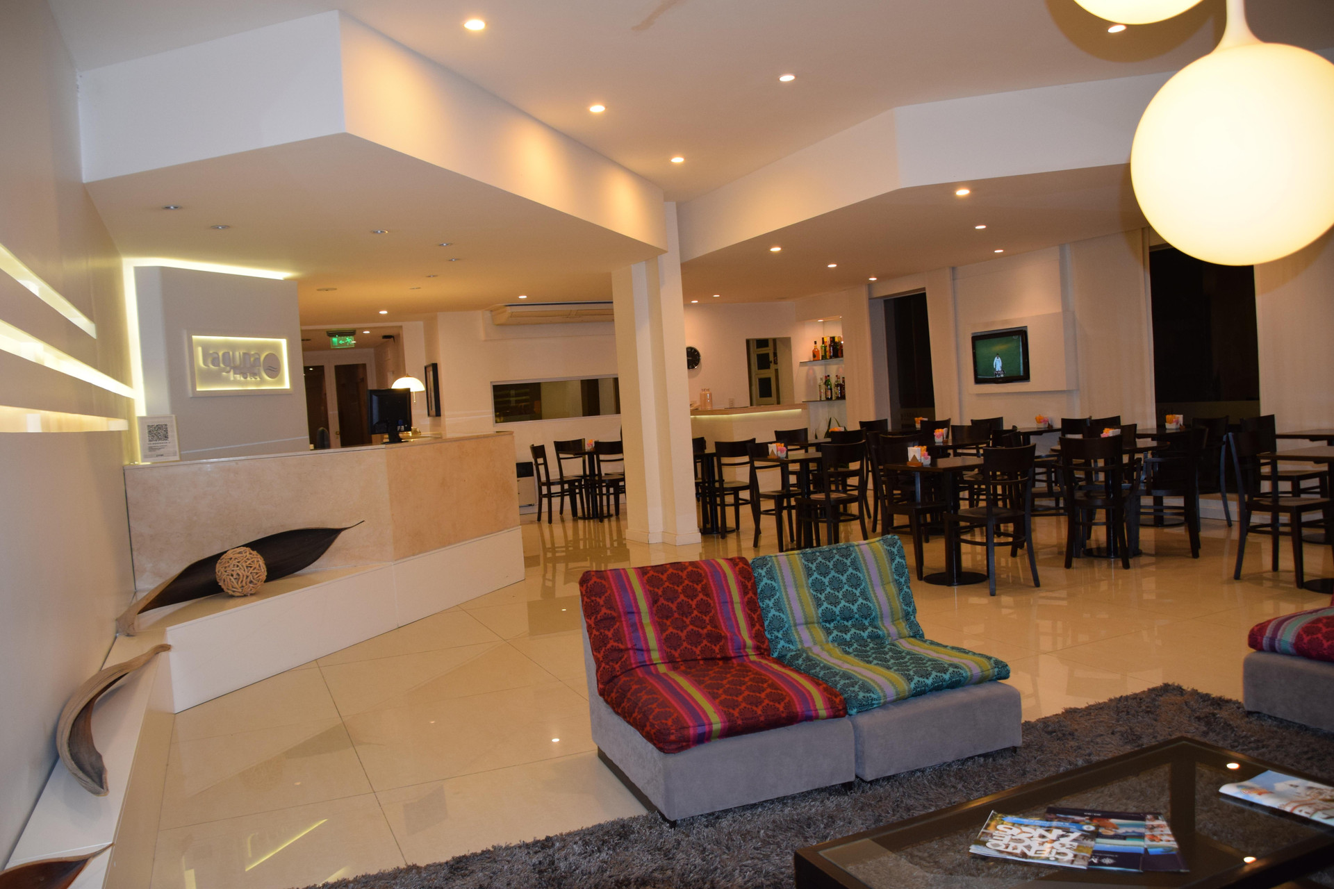 Vista Lobby Laguna Hotel