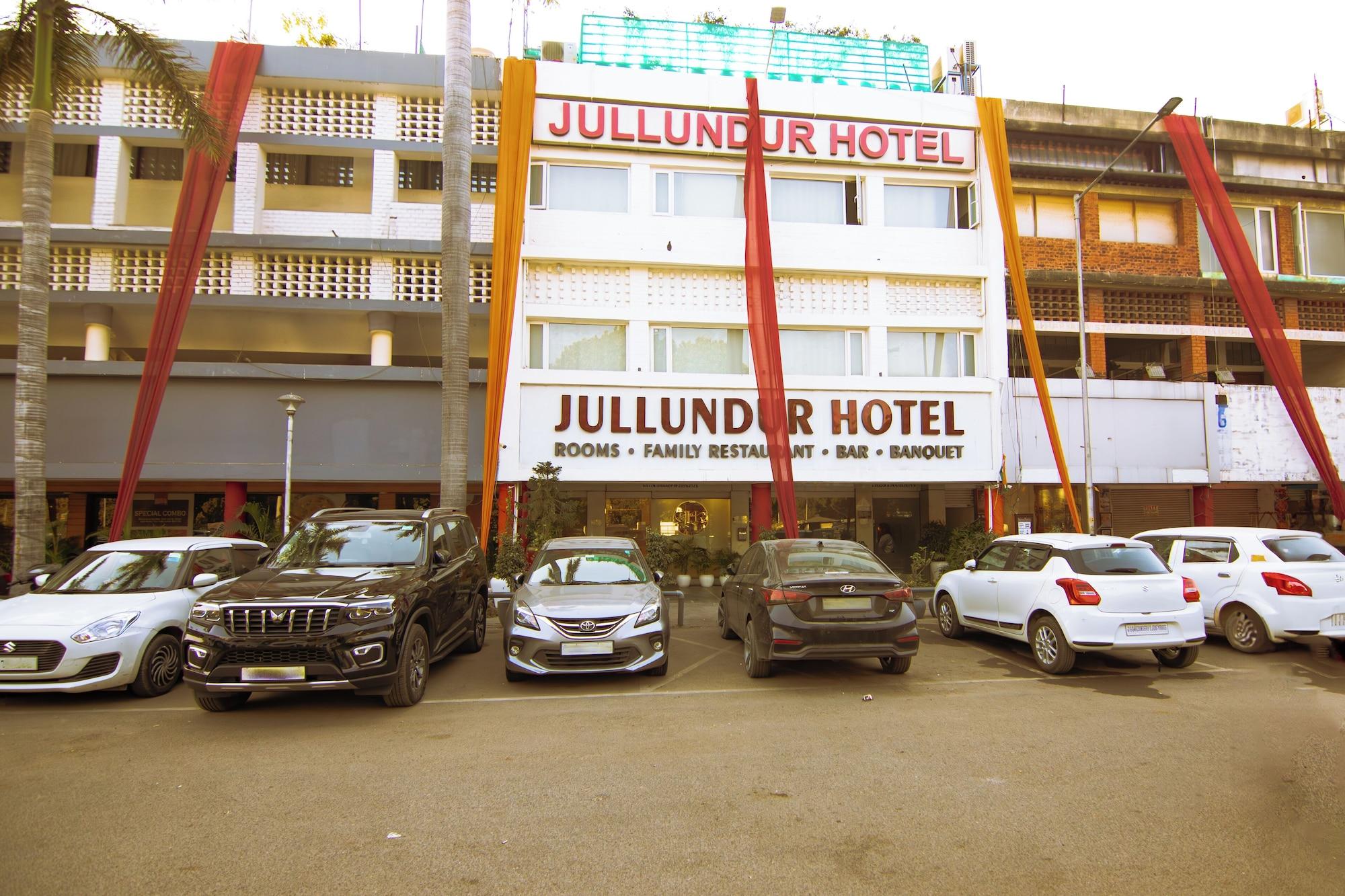 Varios Jullundur Hotel