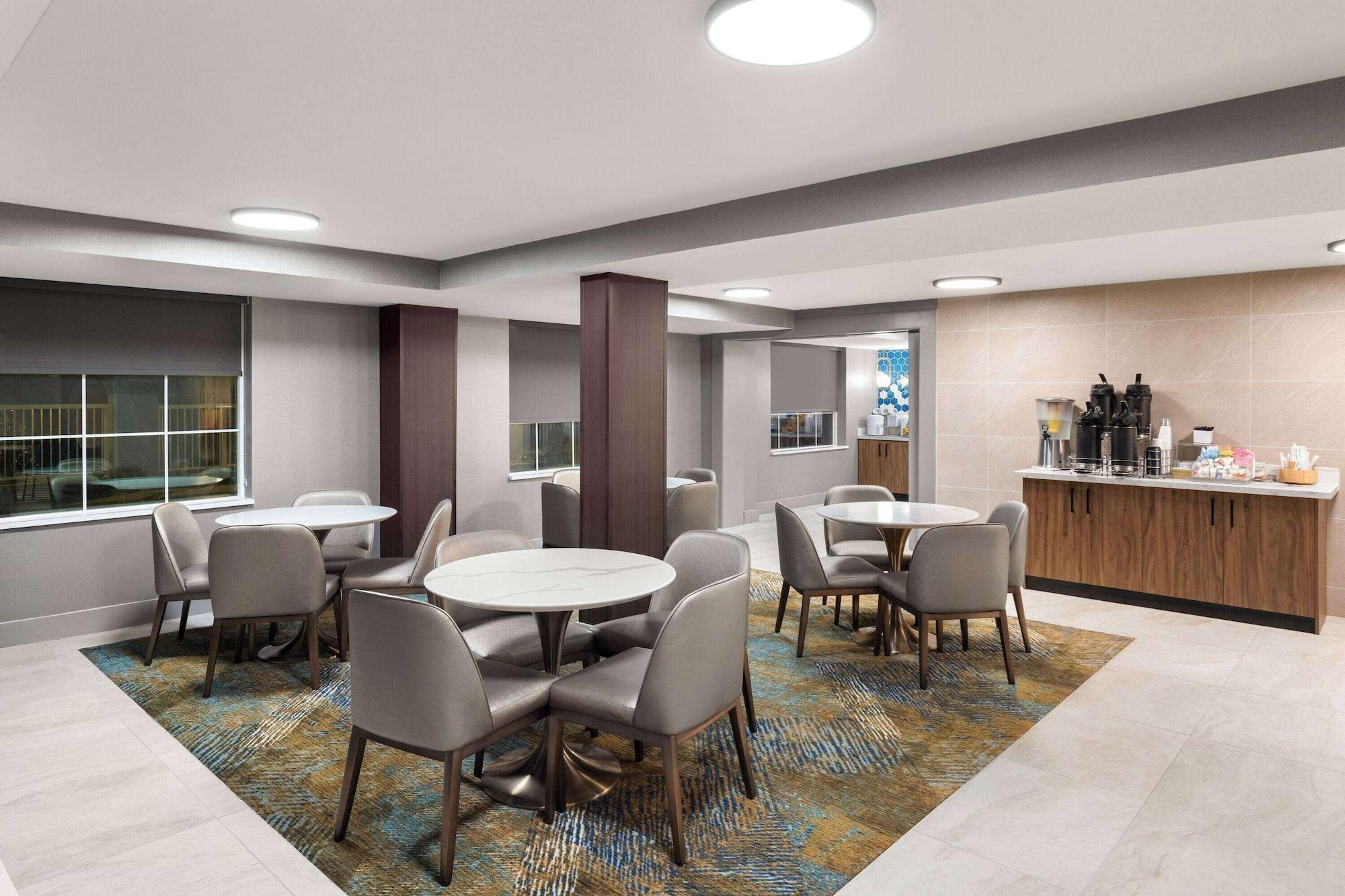 Restaurant La Quinta Inn & Suites by Wyndham Knoxville Papermill