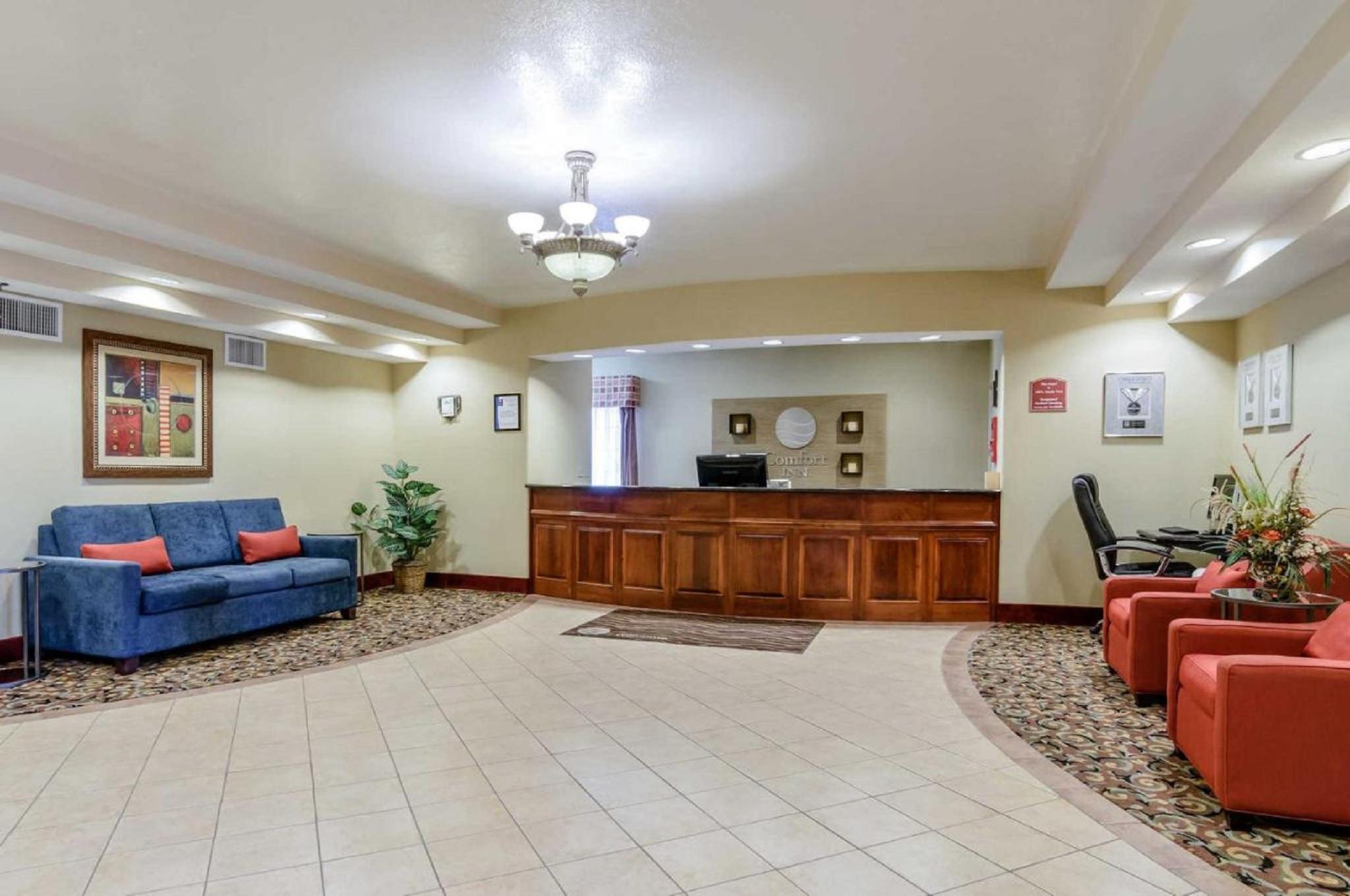 Vista Lobby Super 8 by Wyndham Great Bend