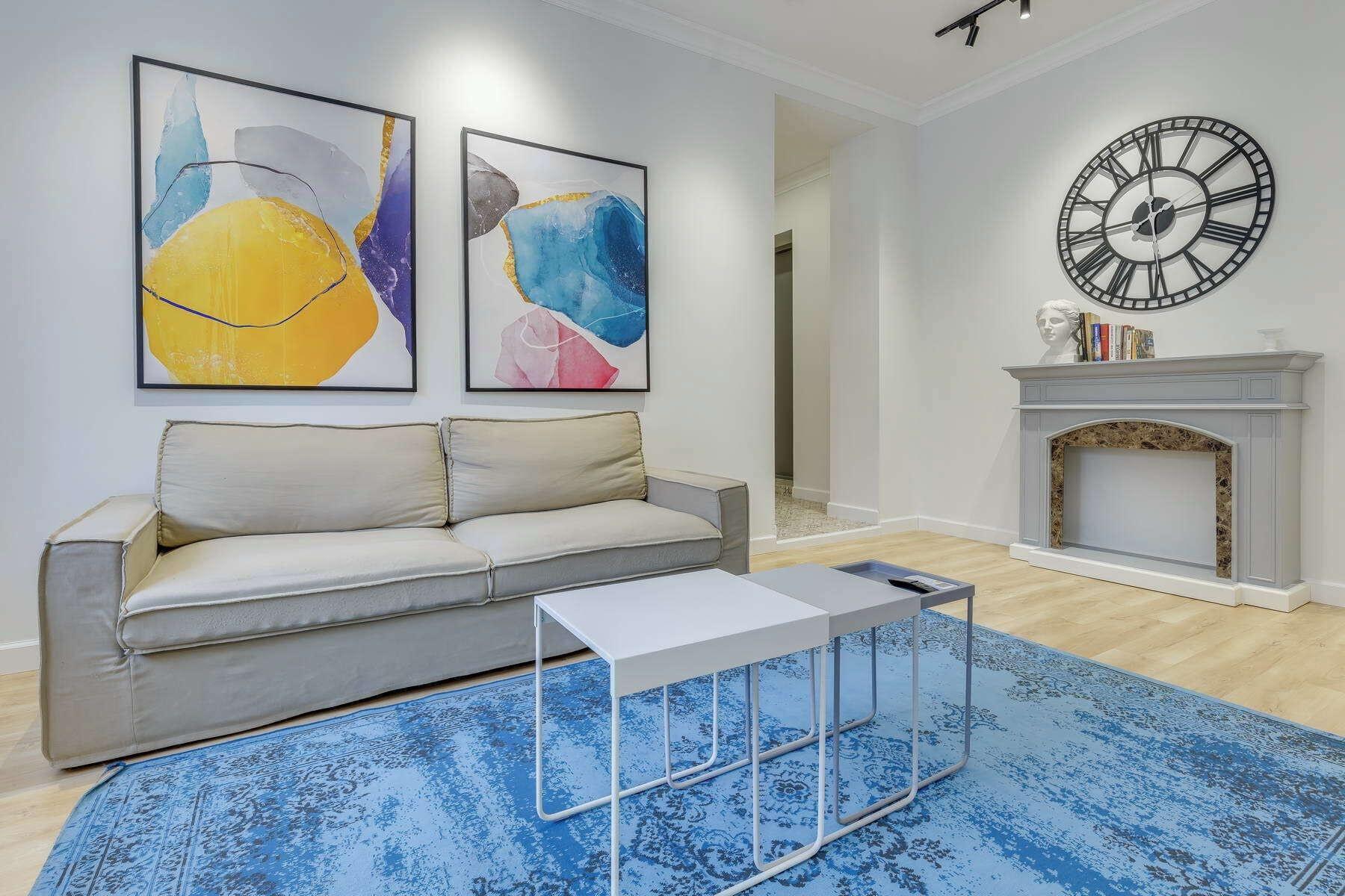 Varios Opera Apartments