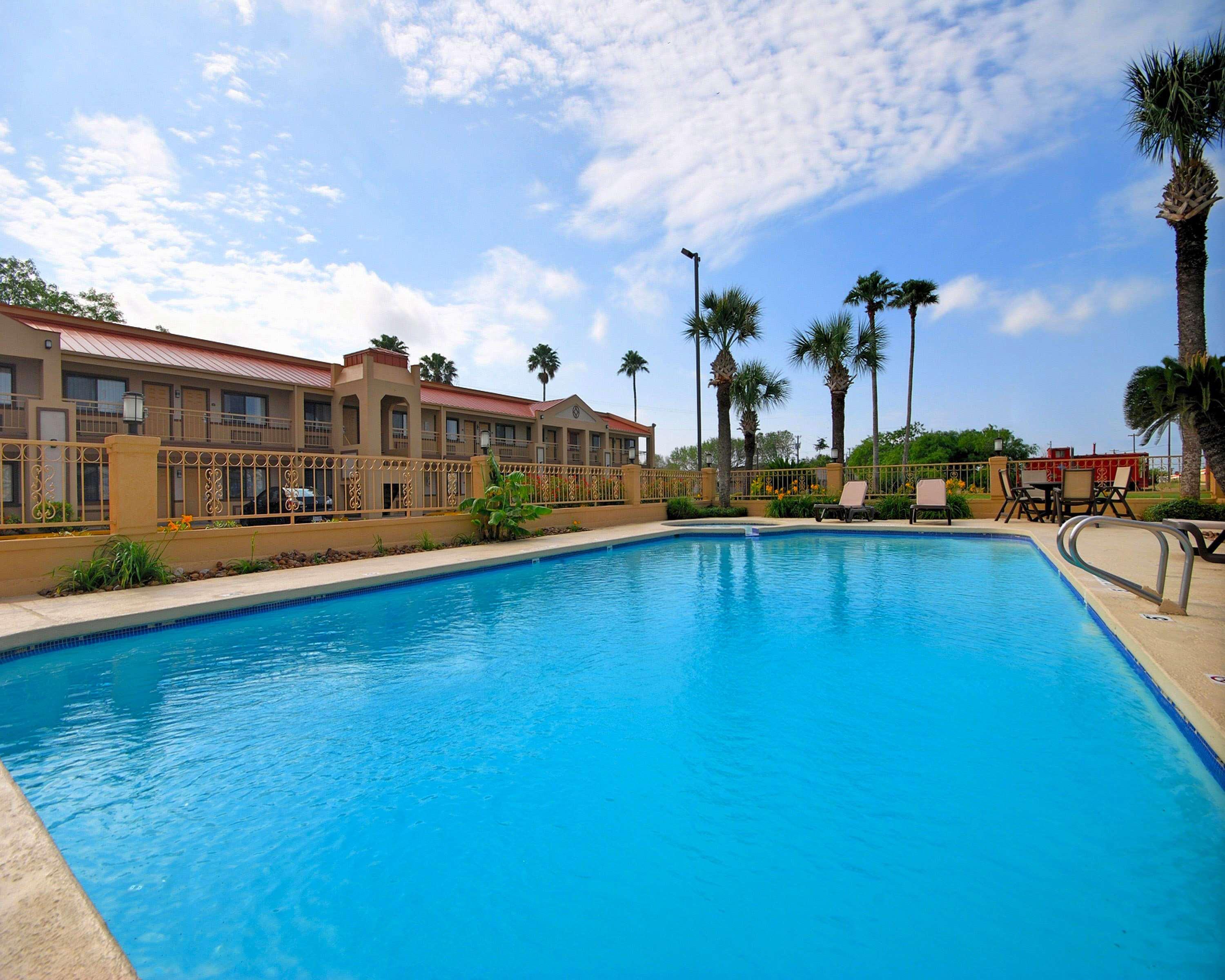 Vista Piscina Americas Best Value Inn Kingsville