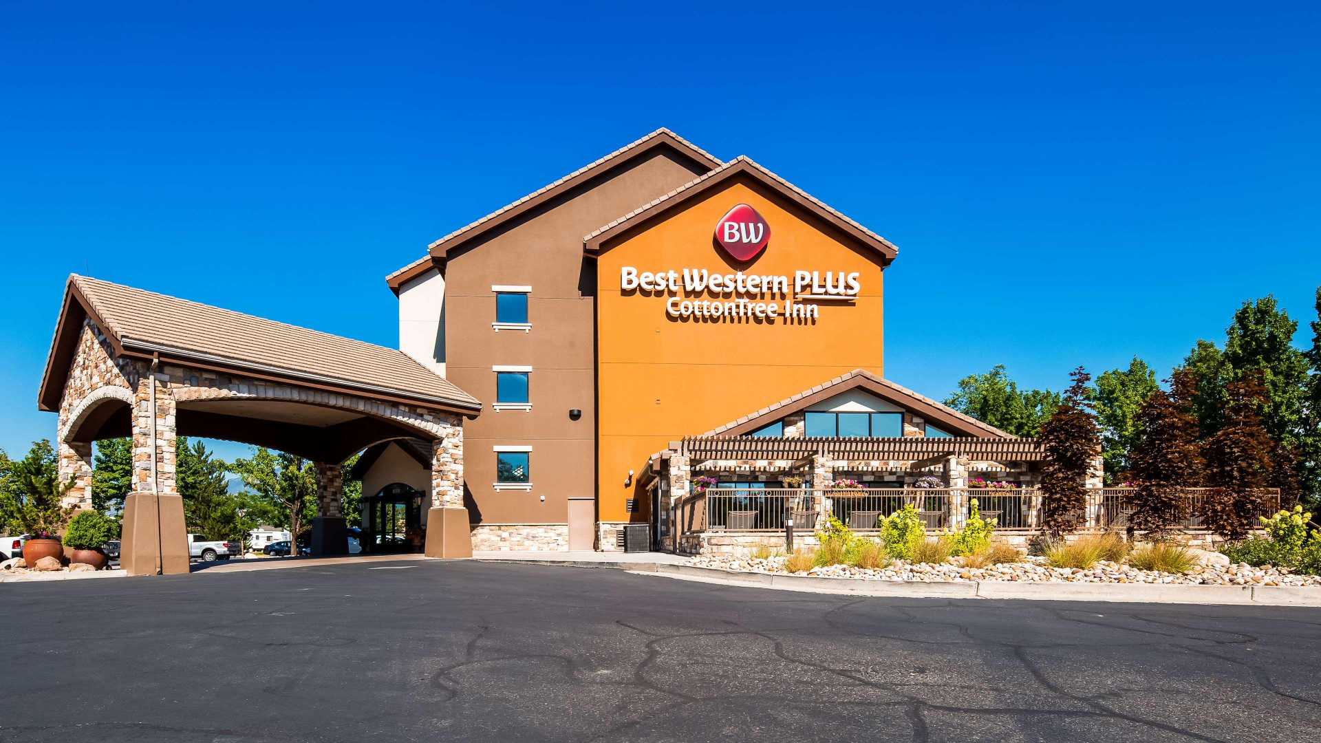 Vista Exterior Best Western Plus CottonTree Inn