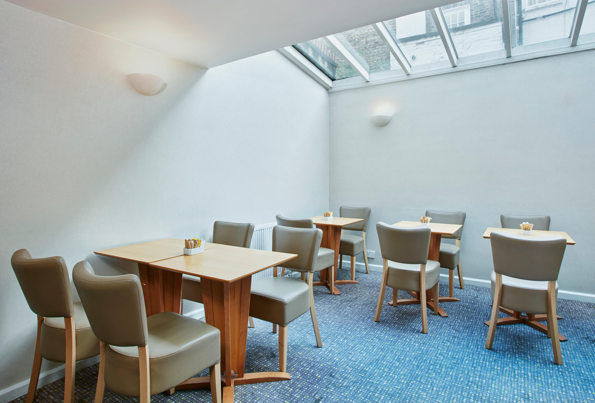 Restaurant Holiday Inn Express London Victoria by IHG