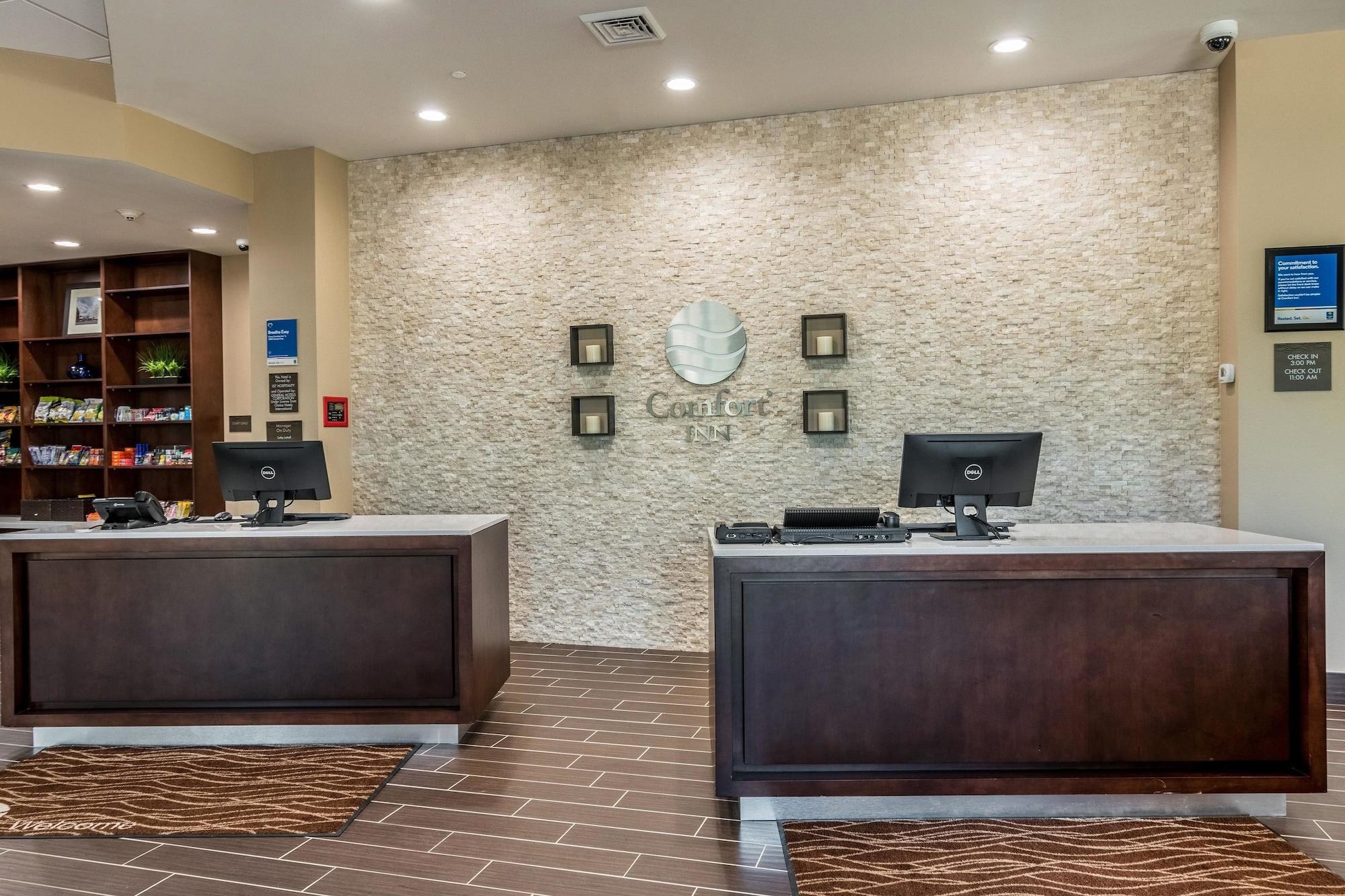 Vista Lobby Comfort Inn Edwardsville - St. Louis