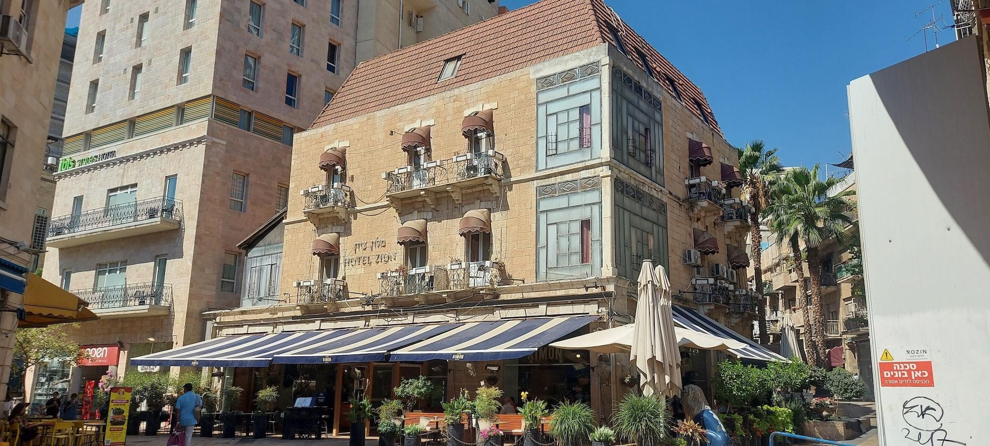 Varios Zion Hotel