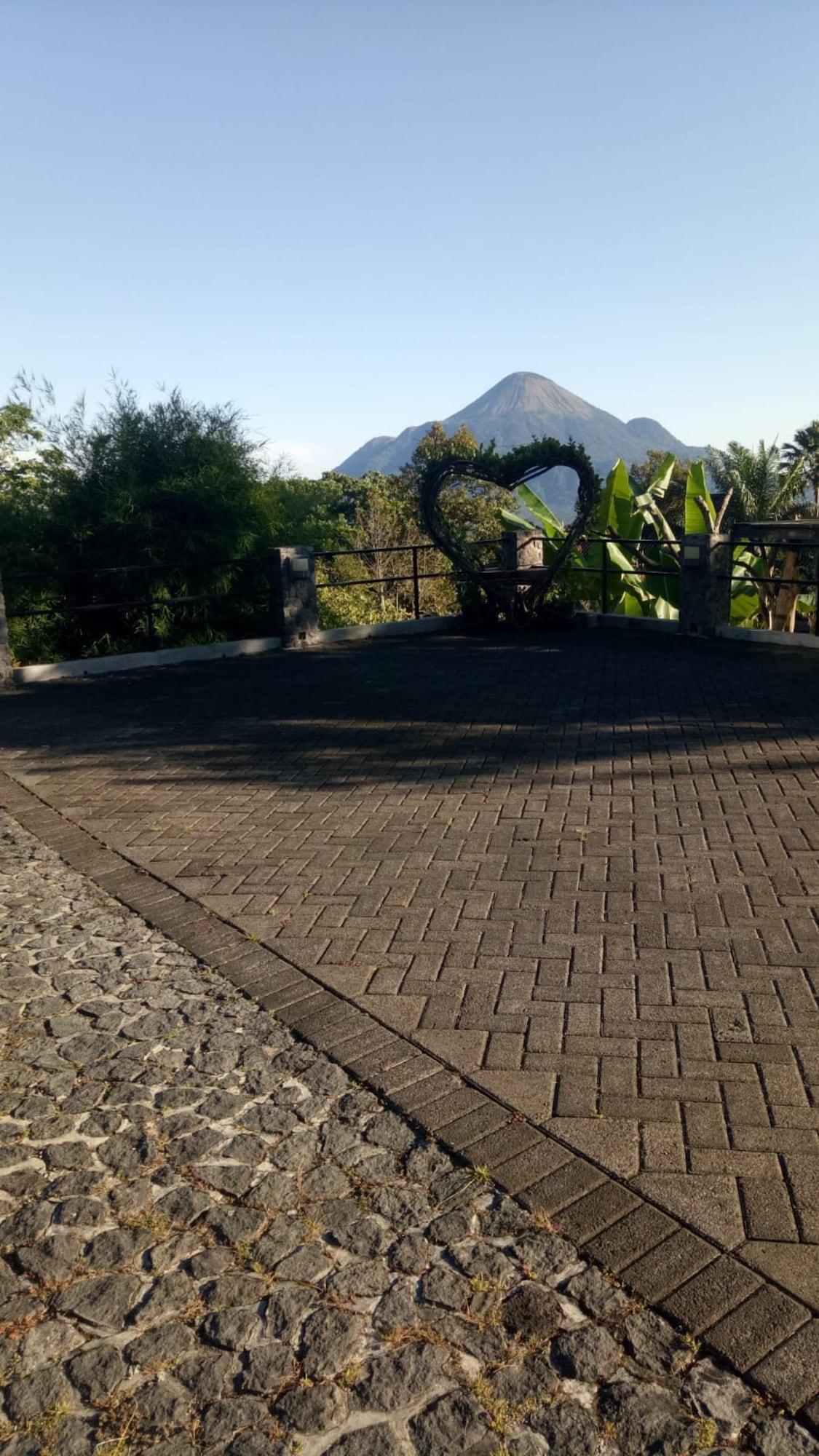 Vista Exterior Arainn Bed And Breakfast Tretes Prigen by ecommerceloka