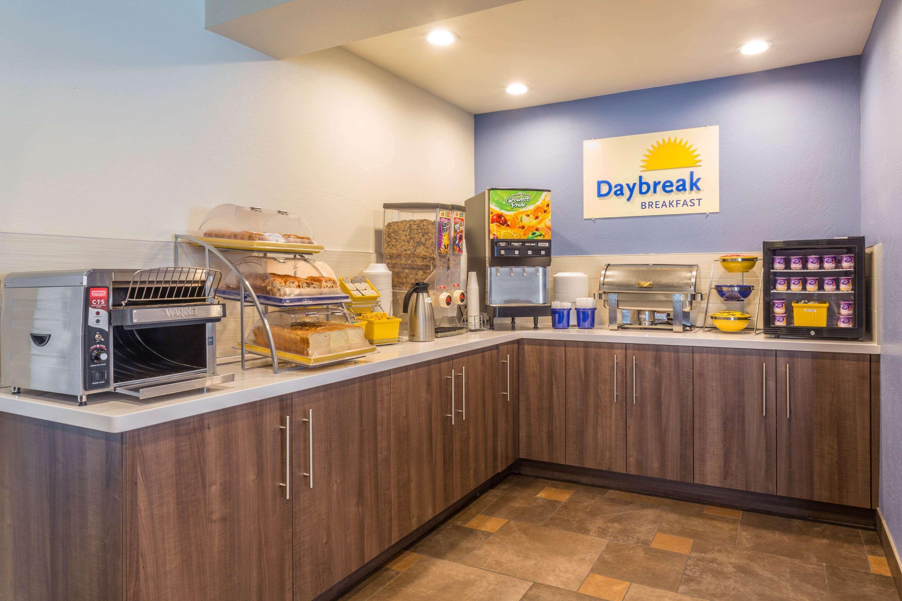 Restaurant Days Inn & Suites by Wyndham East Flagstaff
