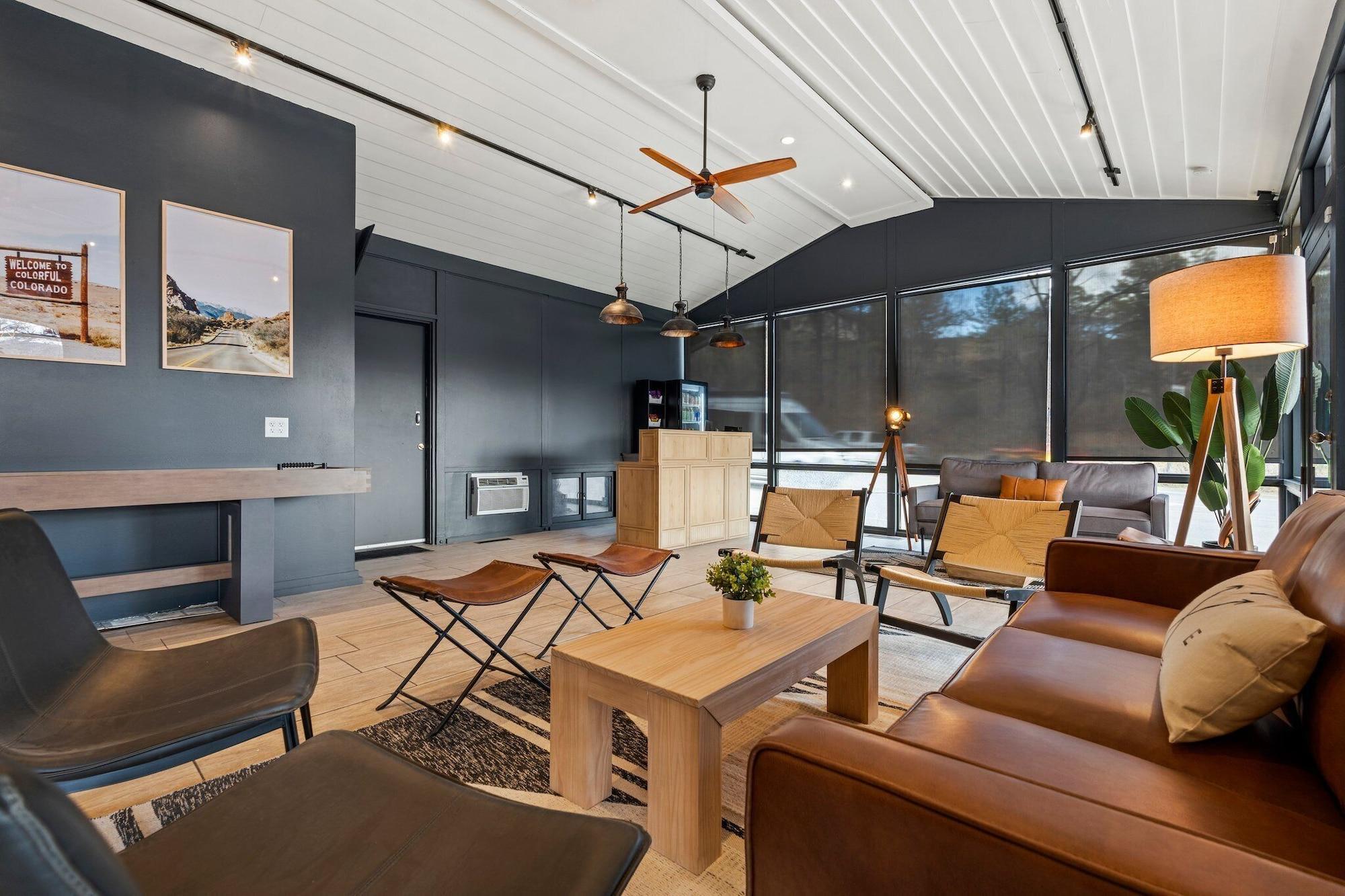 Varios Adventure Inn Durango
