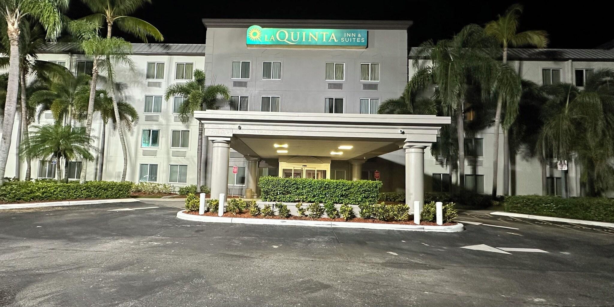 Vista Exterior La Quinta Inn & Suites by Wyndham Sawgrass