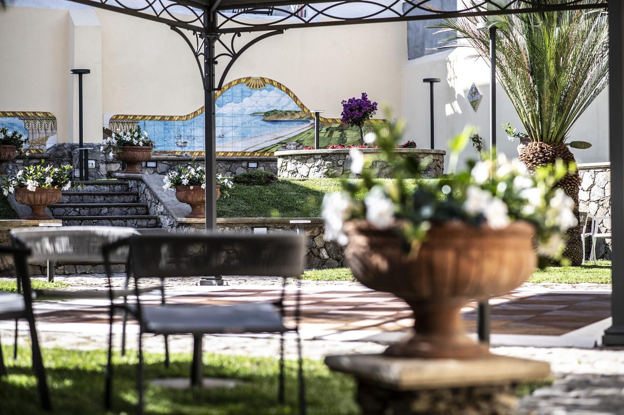 Vista Exterior Hotel Garibaldi