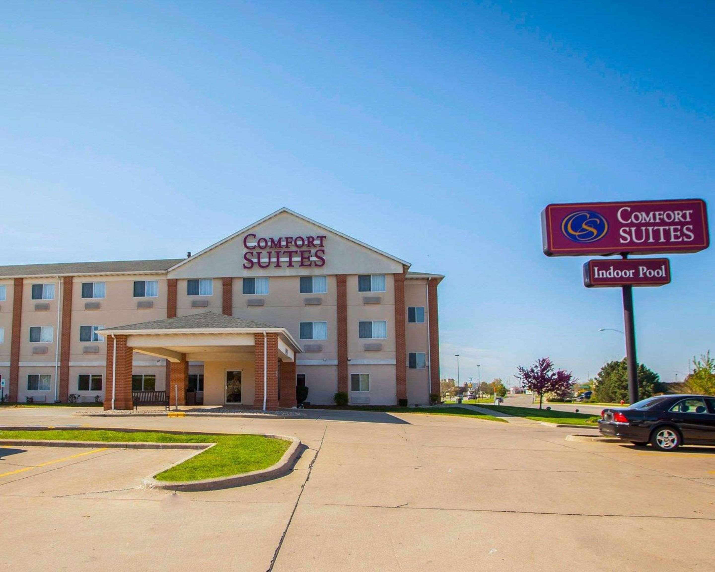 Vista Exterior Comfort Suites Normal University area
