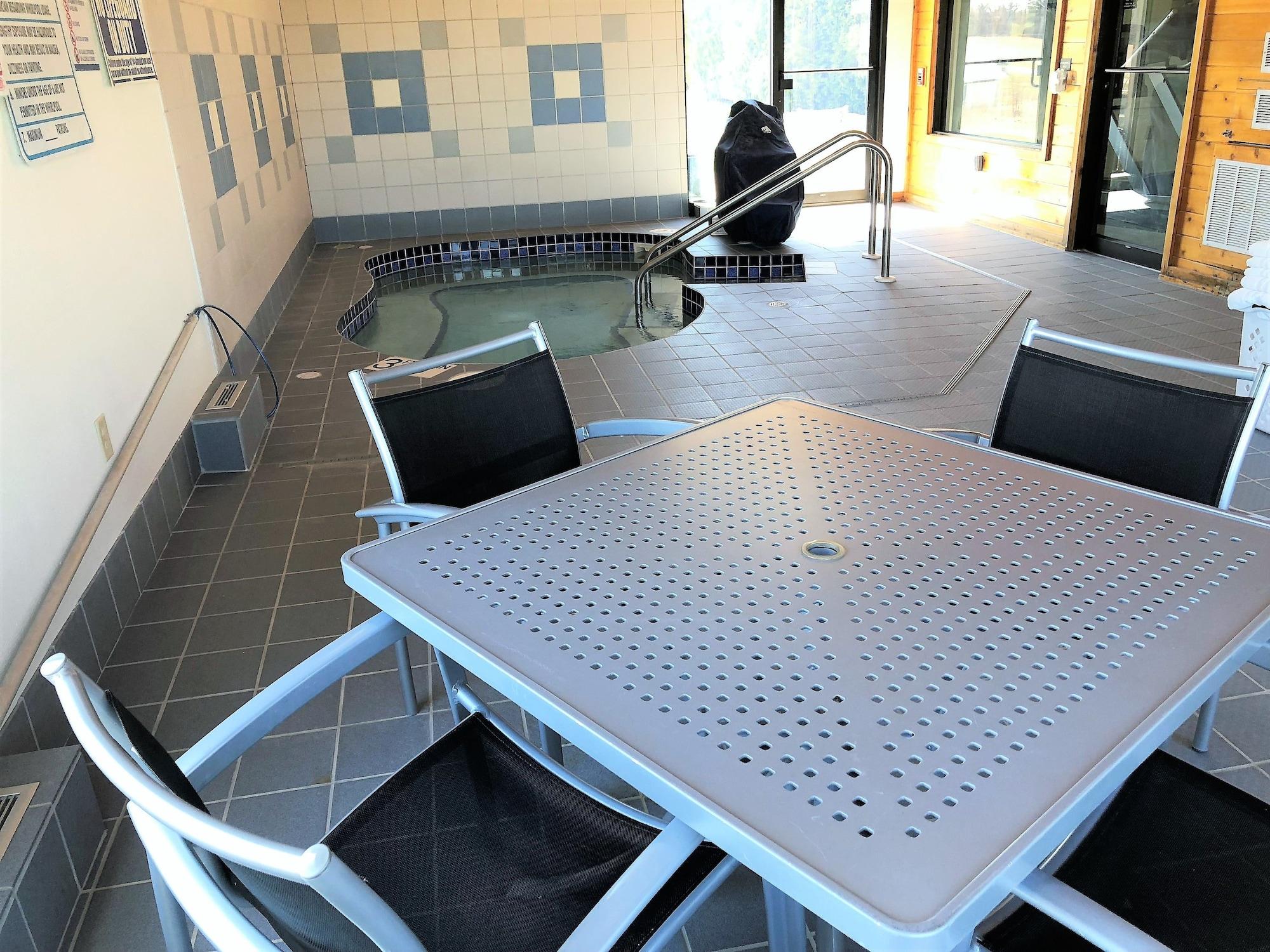 Spa Super 8 by Wyndham Dodgeville