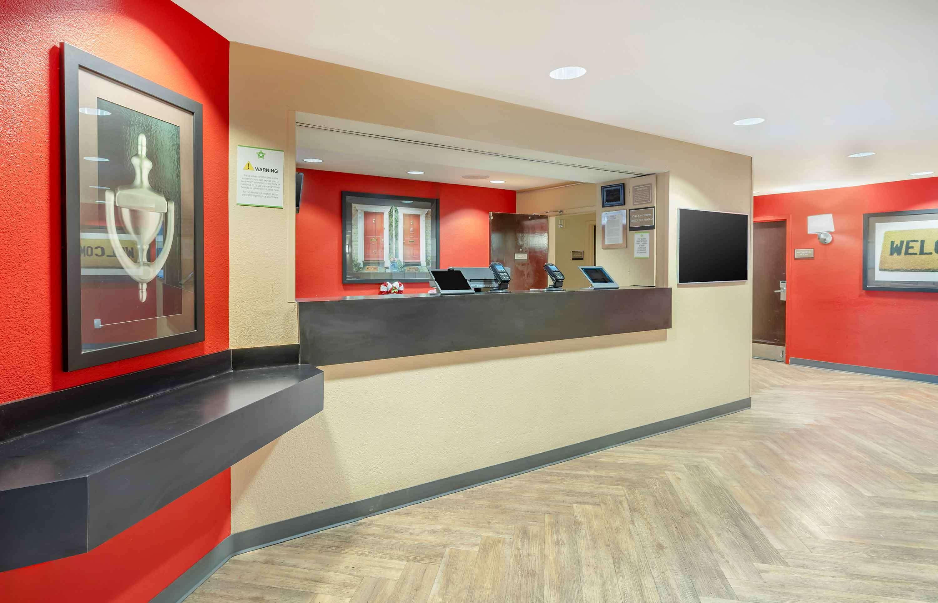 Vista Lobby Extended Stay America Suites Oakland Emeryville