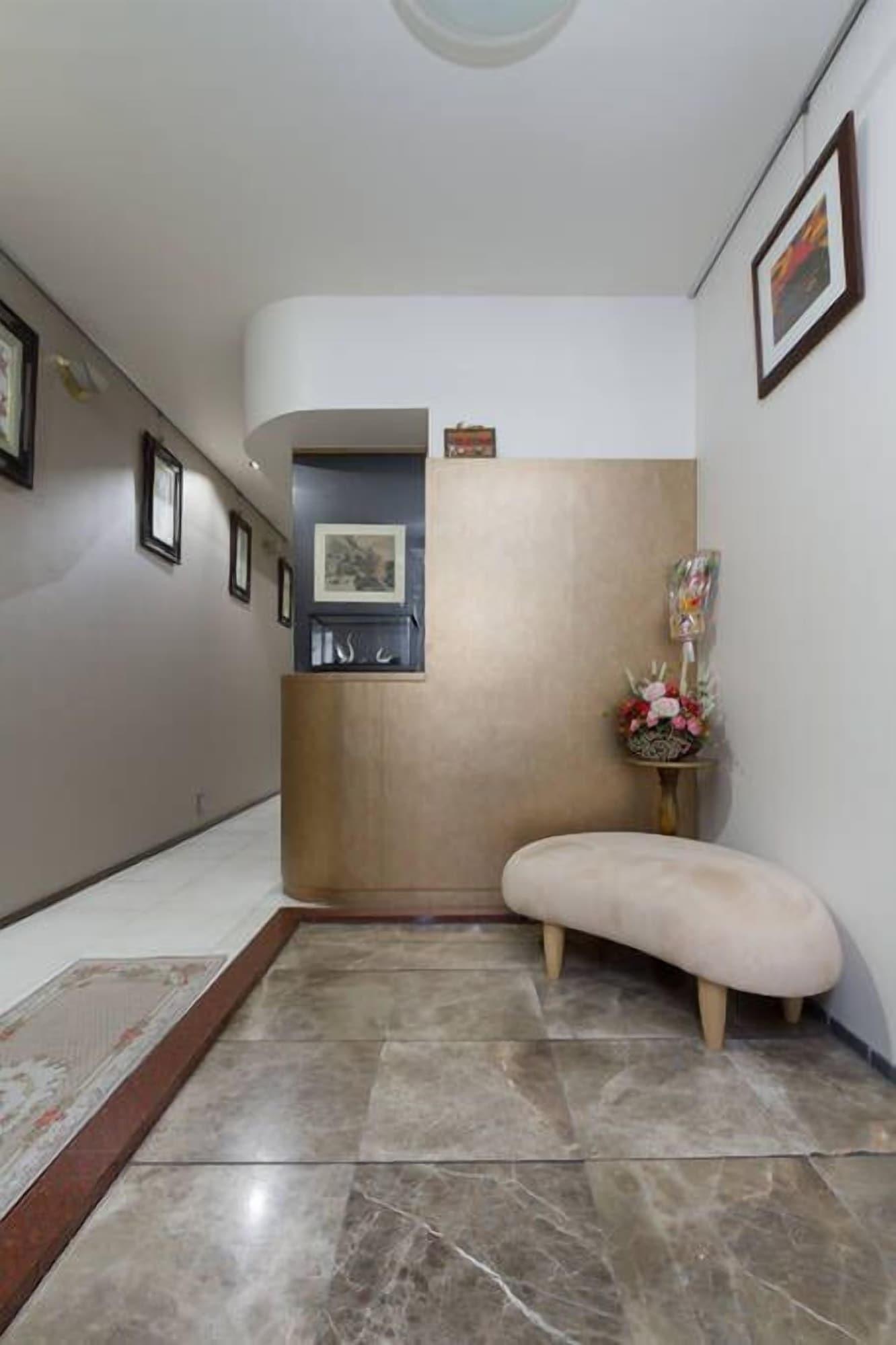 Varios Nakayama Guesthouse